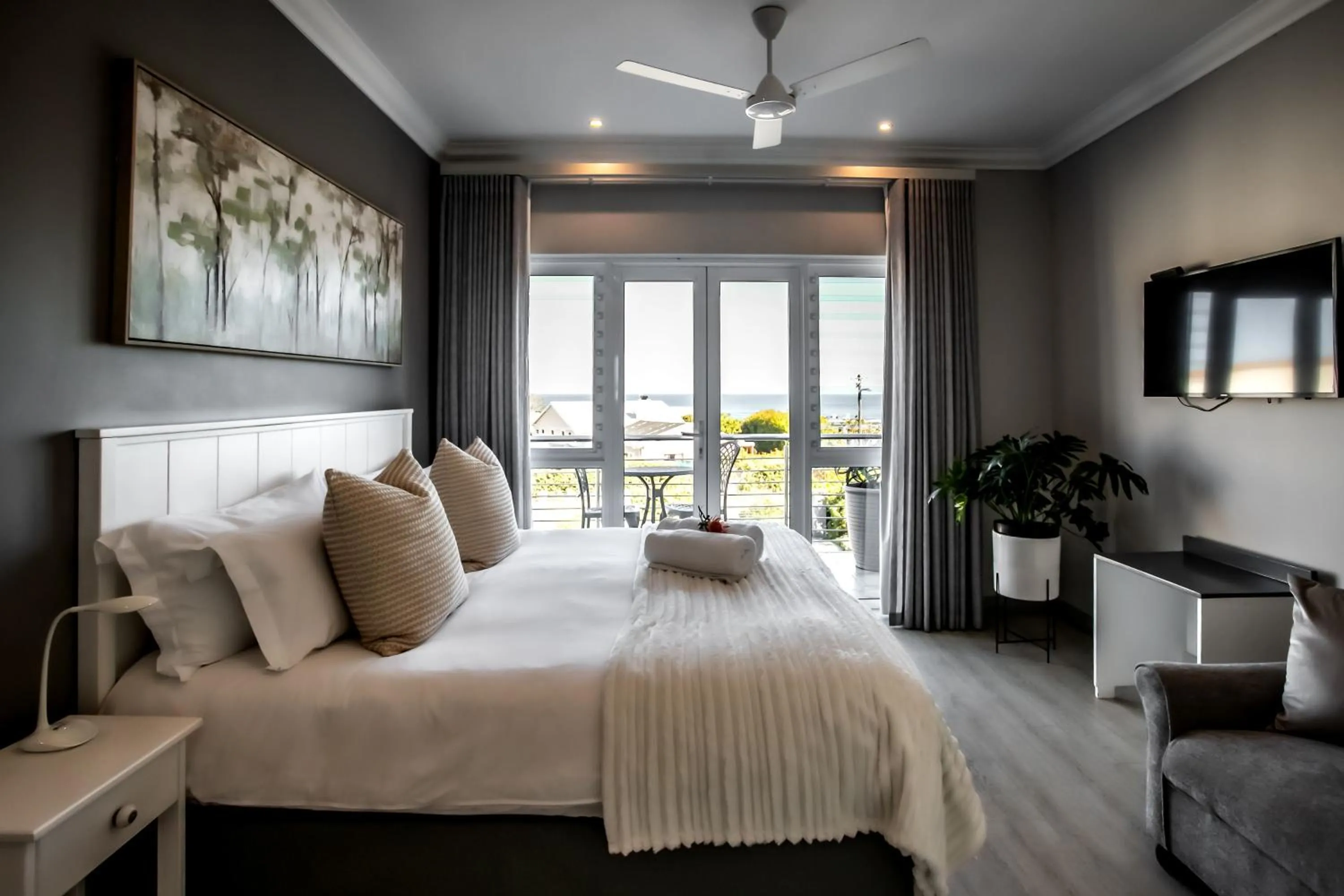 Bed in Whale Coast Ocean Villa