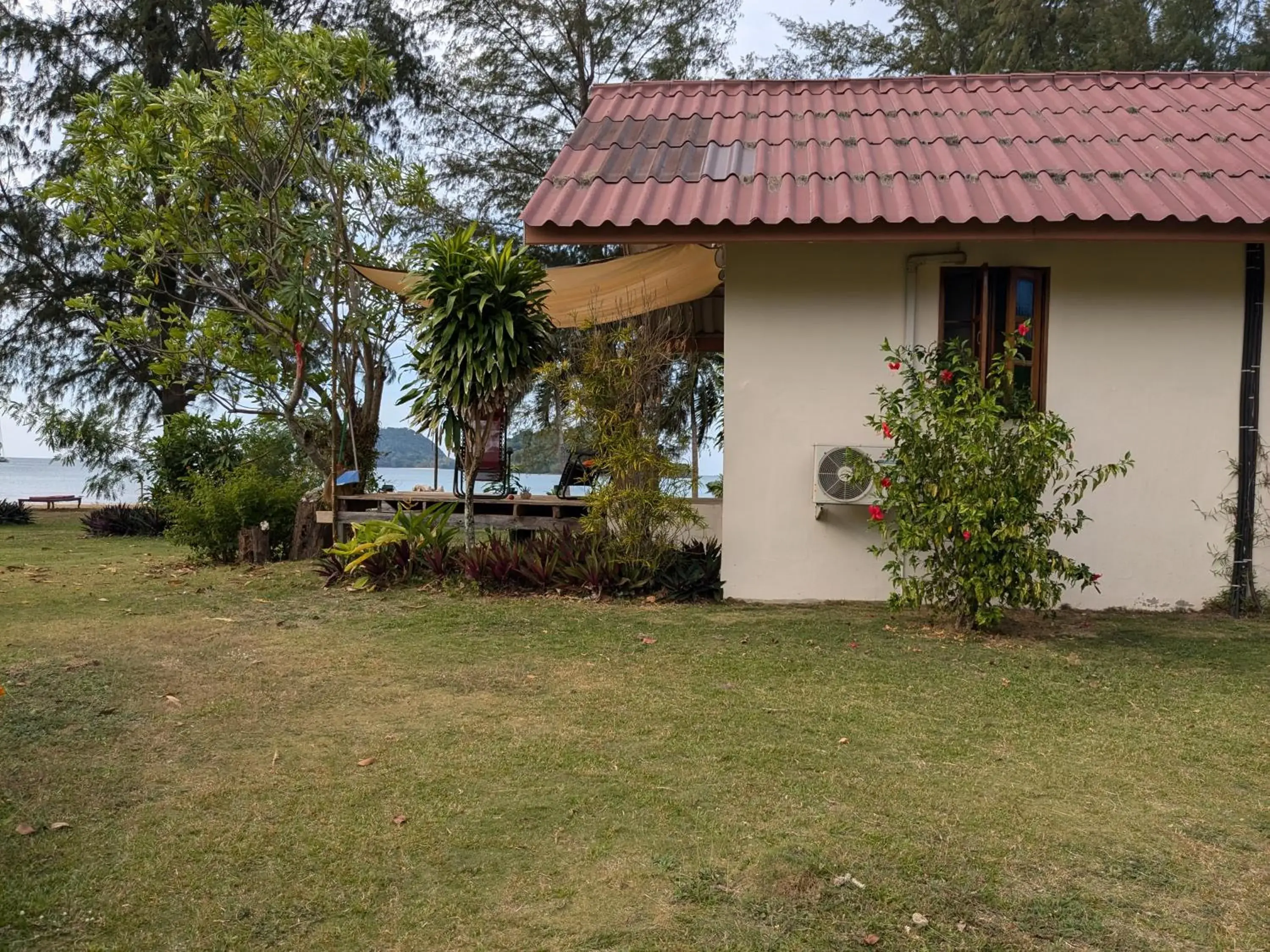 Bungalow - Beach Front in TK Beach Resort Koh Mak Bungalow - Beach Front in TK Beach Resort Koh Mak