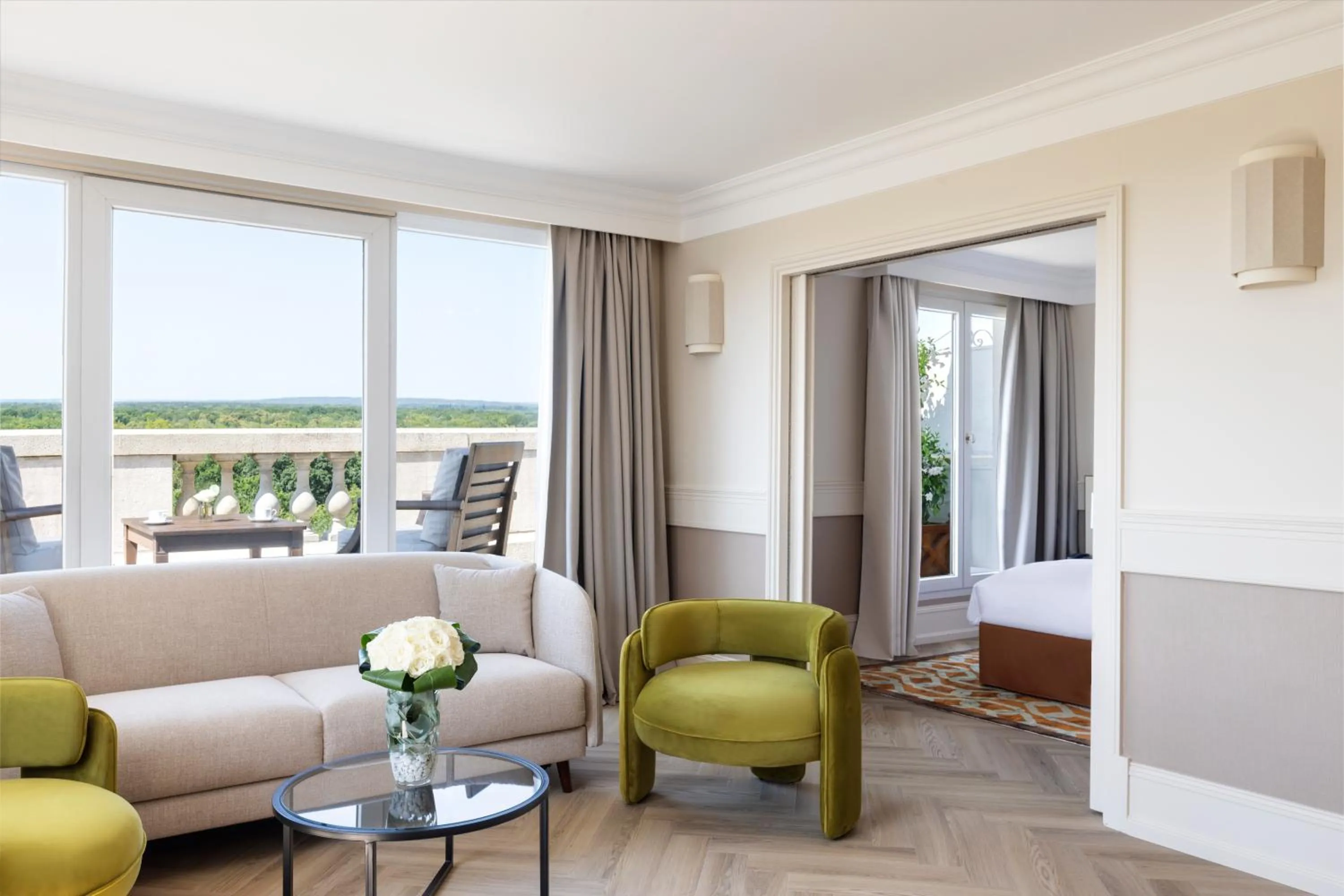 View (from property/room), Bed in InterContinental Hotels Chantilly Chateau Mont Royal by IHG