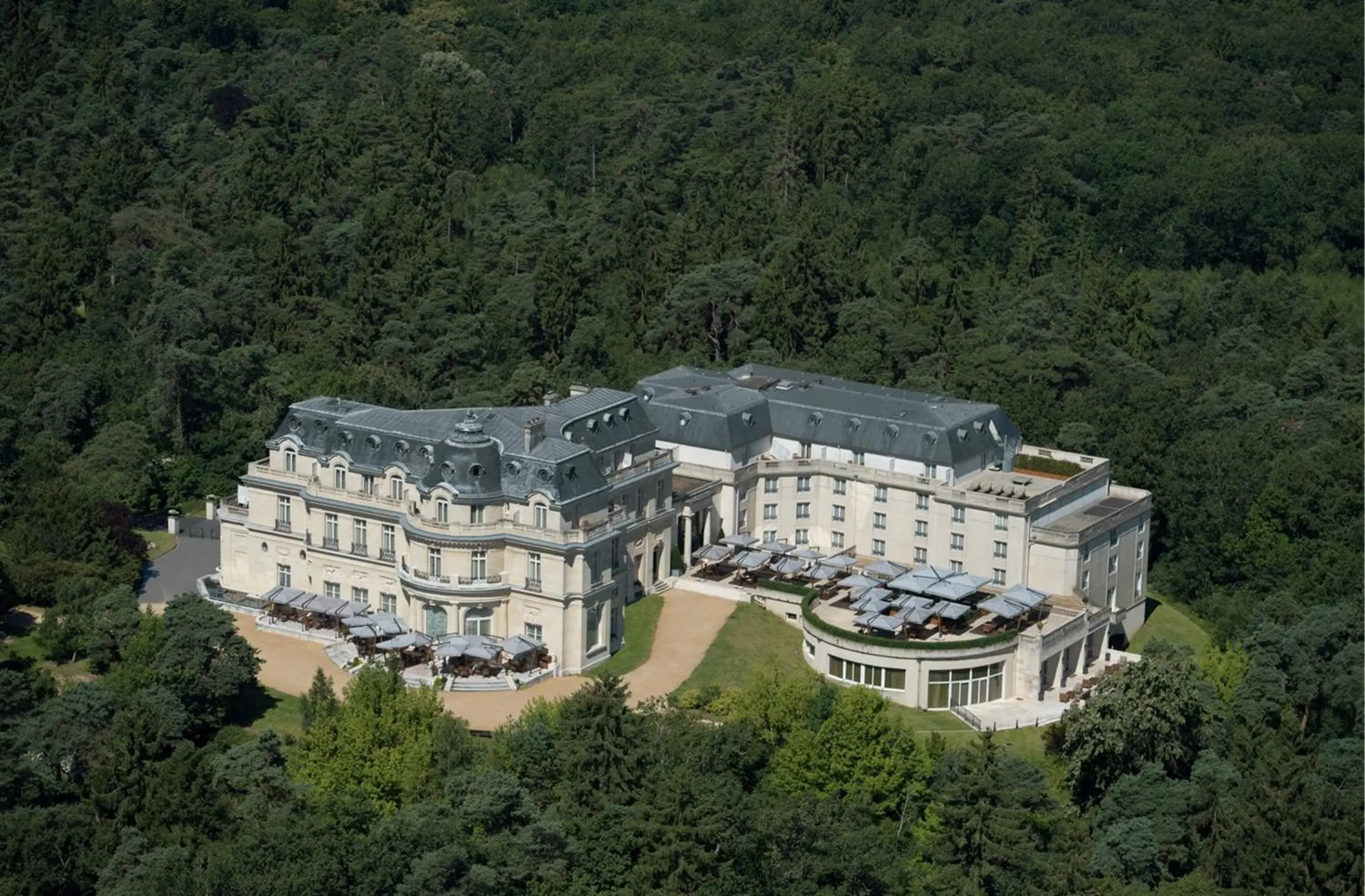 Property building in InterContinental Hotels Chantilly Chateau Mont Royal by IHG Property building in InterContinental Hotels Chantilly Chateau Mont Royal by IHG