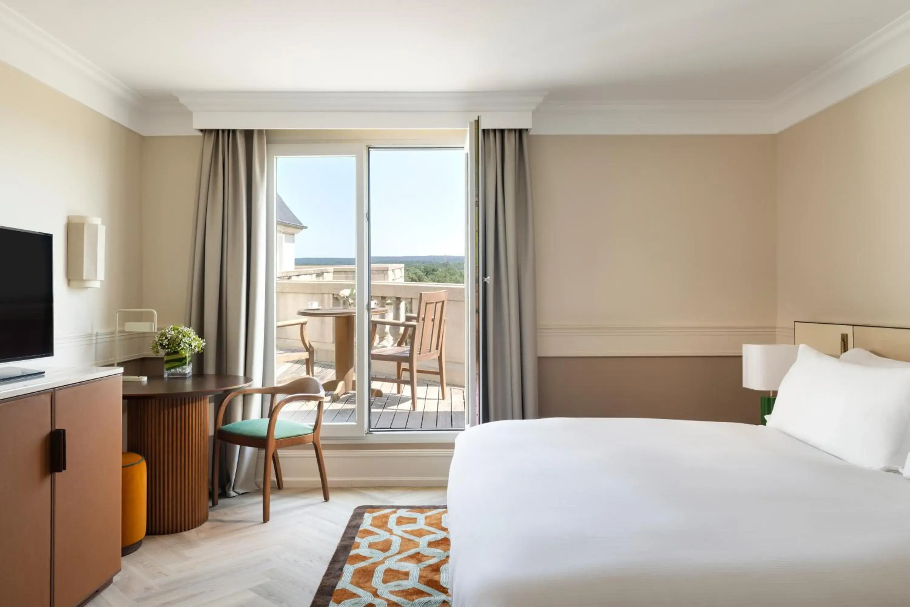 Bed in InterContinental Hotels Chantilly Chateau Mont Royal by IHG Bed in InterContinental Hotels Chantilly Chateau Mont Royal by IHG
