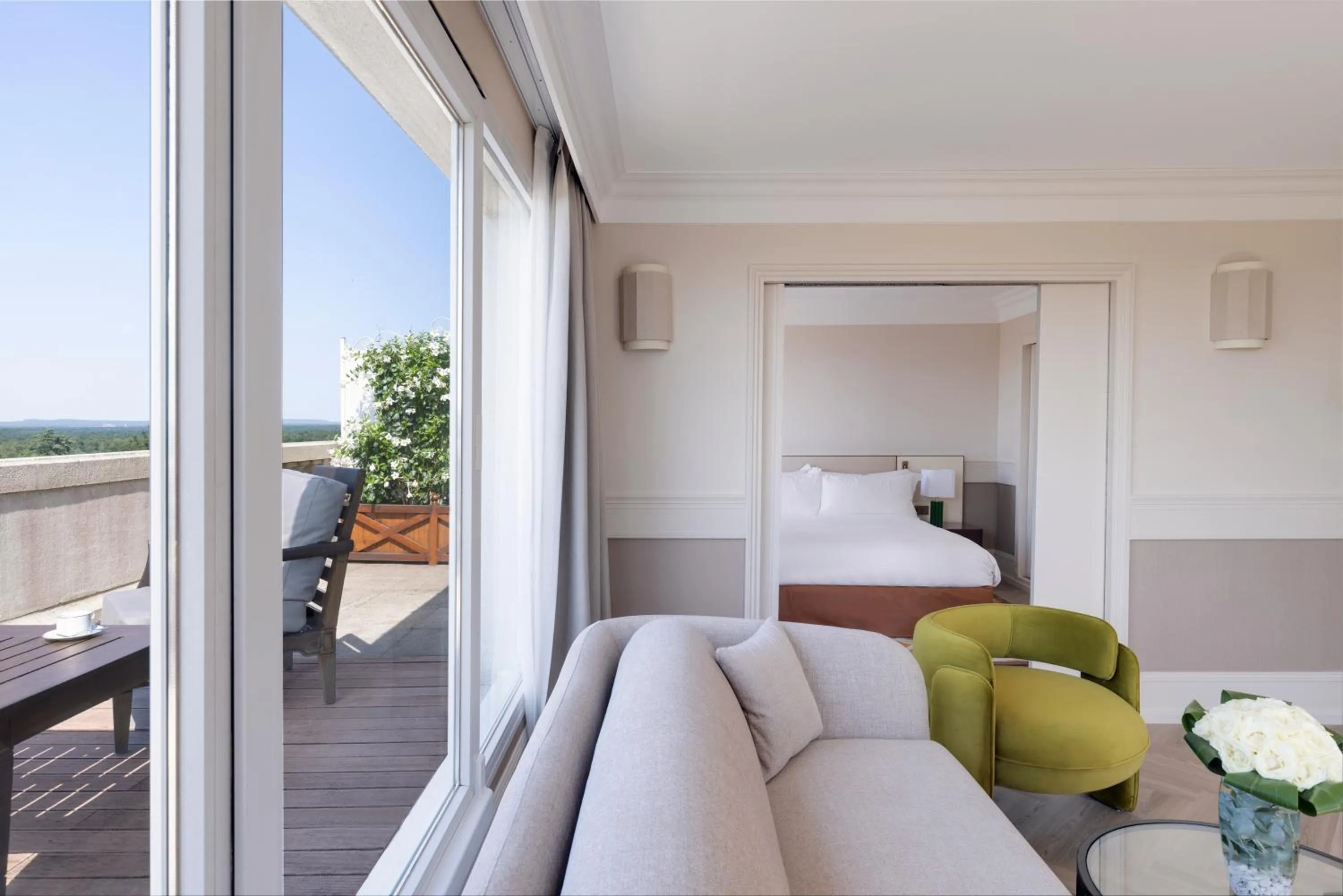 Natural landscape, Bed in InterContinental Hotels Chantilly Chateau Mont Royal by IHG