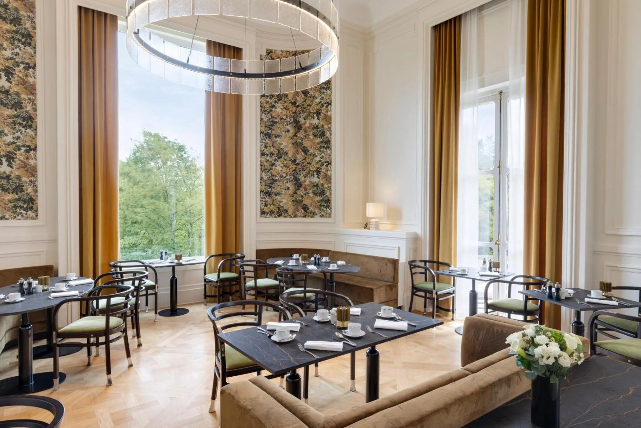 Restaurant/places to eat in InterContinental Hotels Chantilly Chateau Mont Royal by IHG