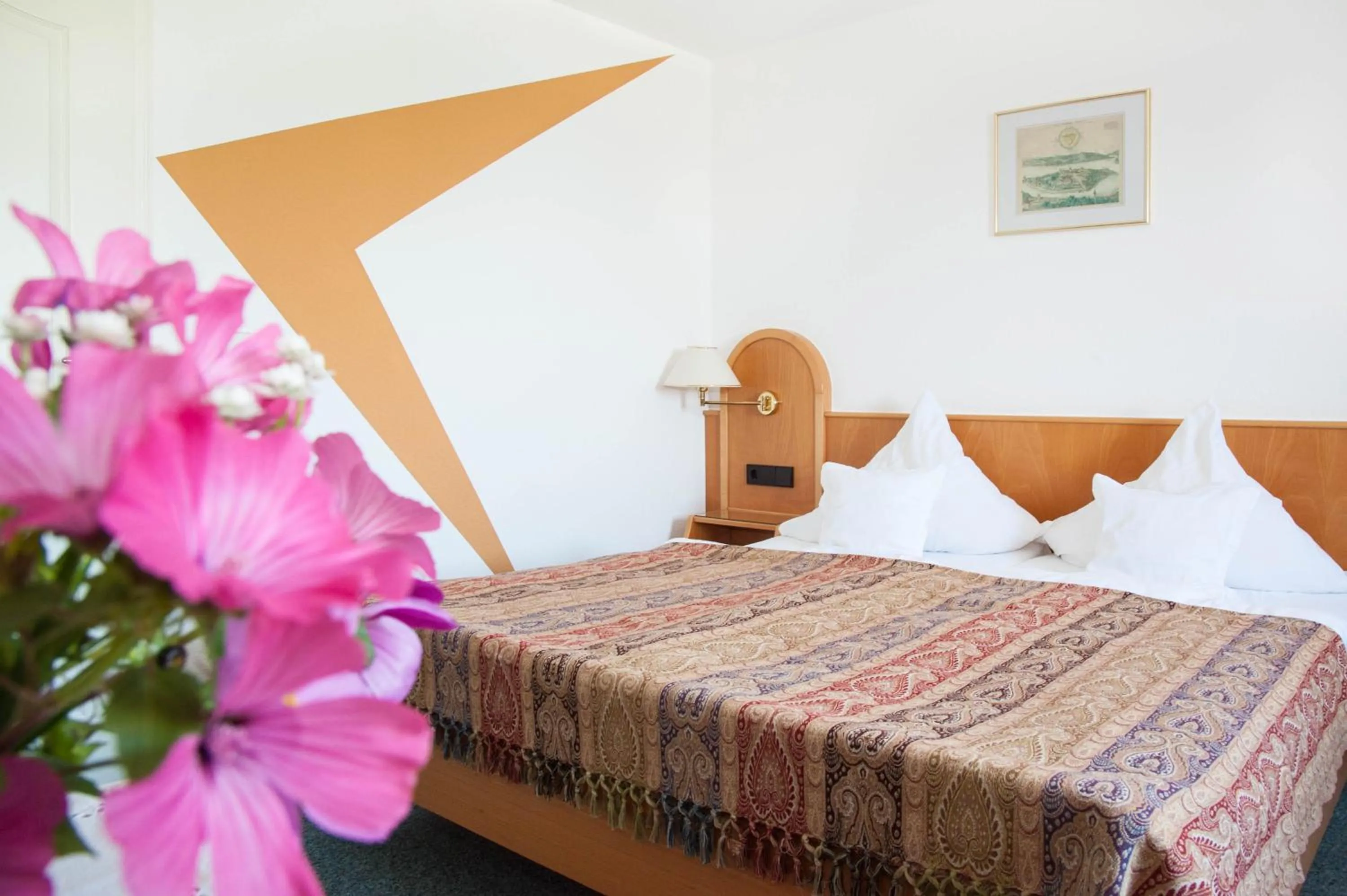 Photo of the whole room, Bed in Insel-Hof Reichenau Hotel-garni