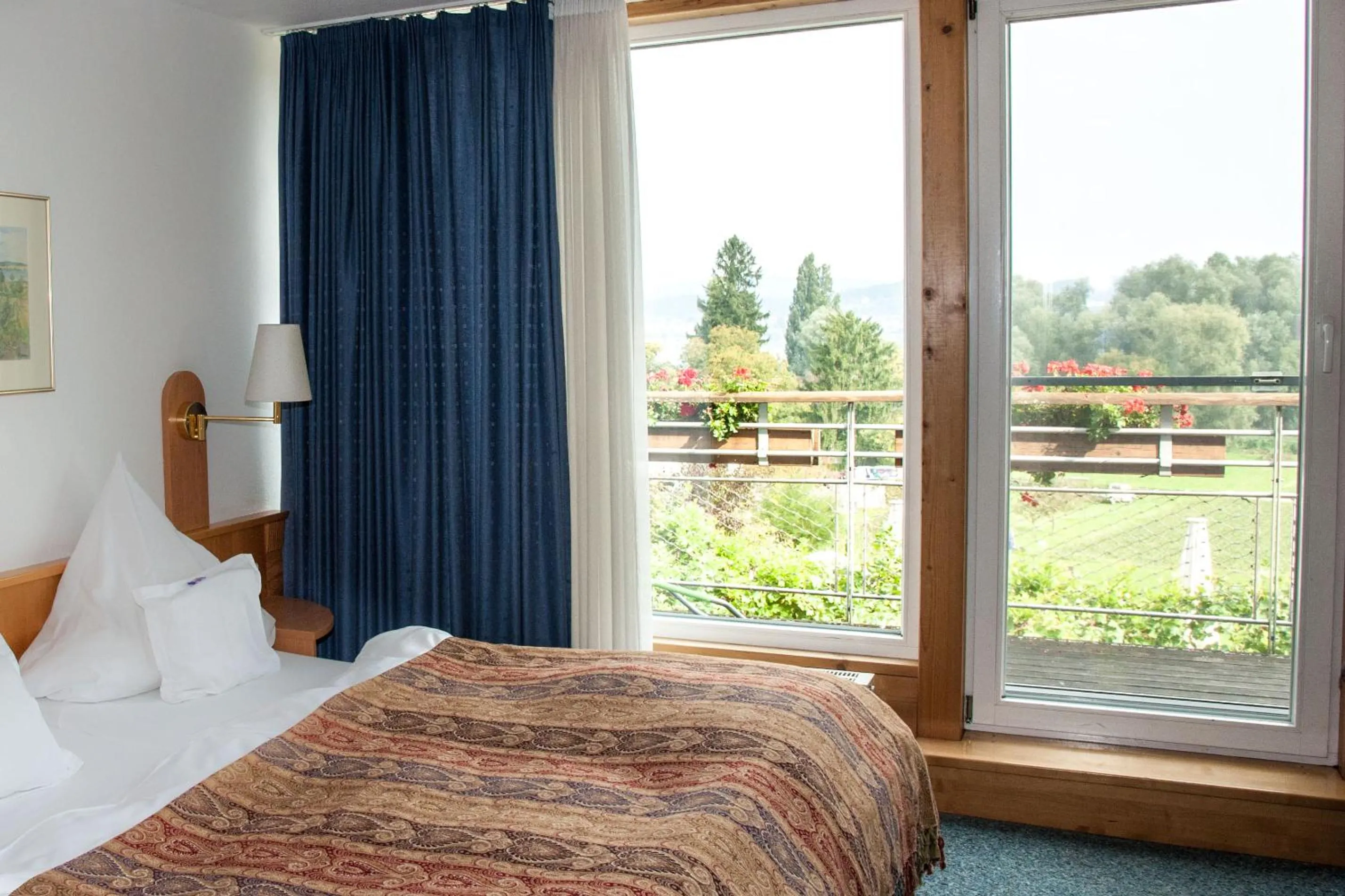 Photo of the whole room, Bed in Insel-Hof Reichenau Hotel-garni