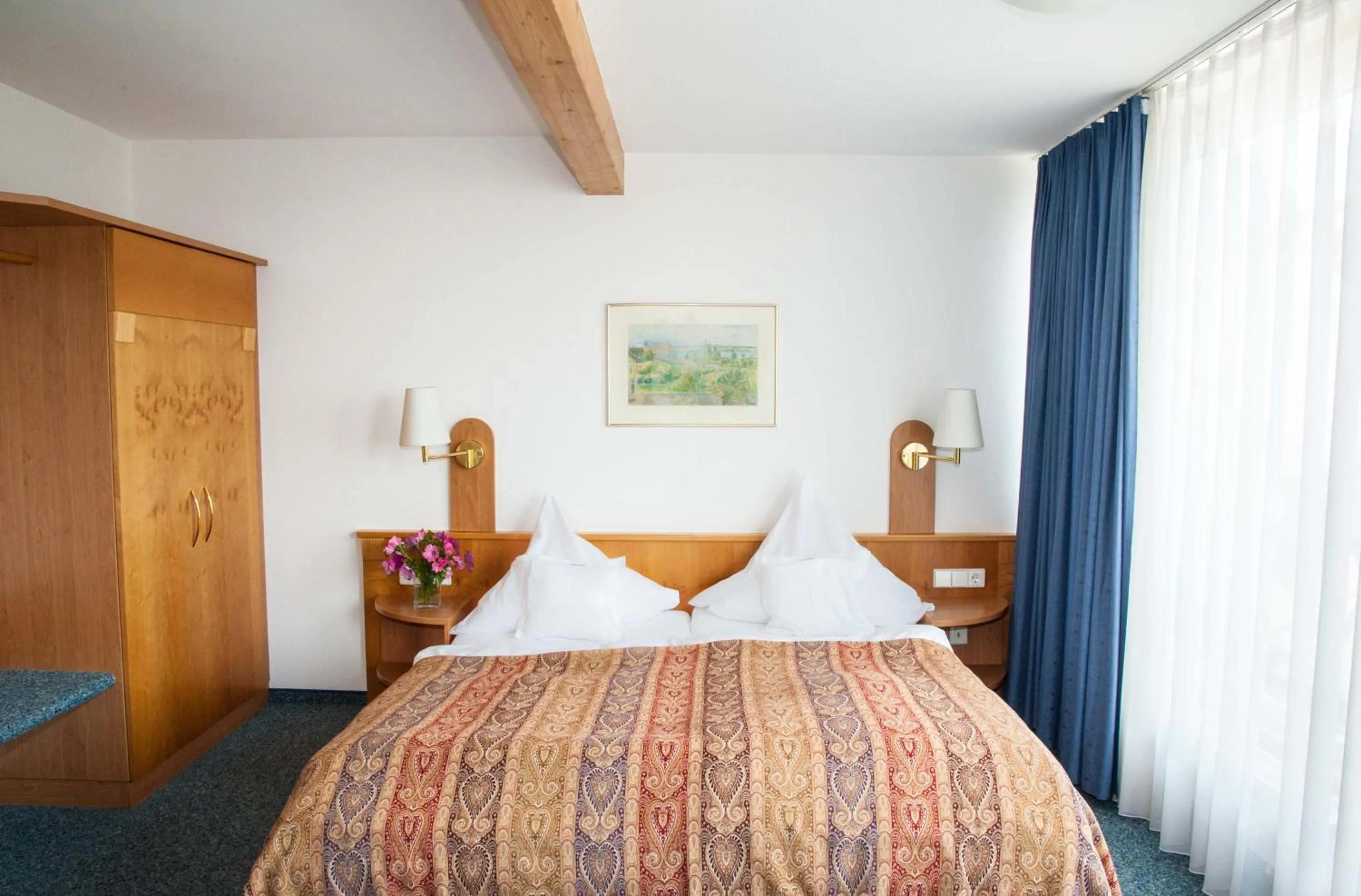Photo of the whole room, Bed in Insel-Hof Reichenau Hotel-garni