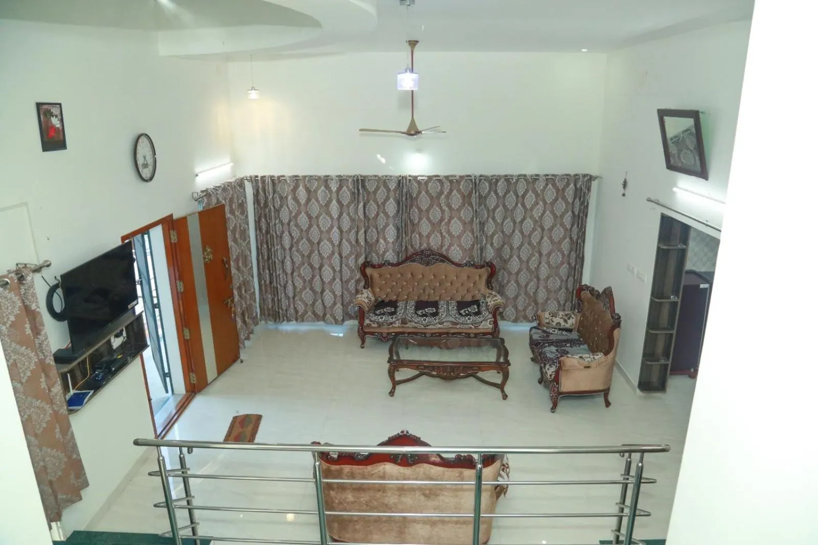 Communal lounge/ TV room in Mainland Resorts & Spa by Kolaahalam