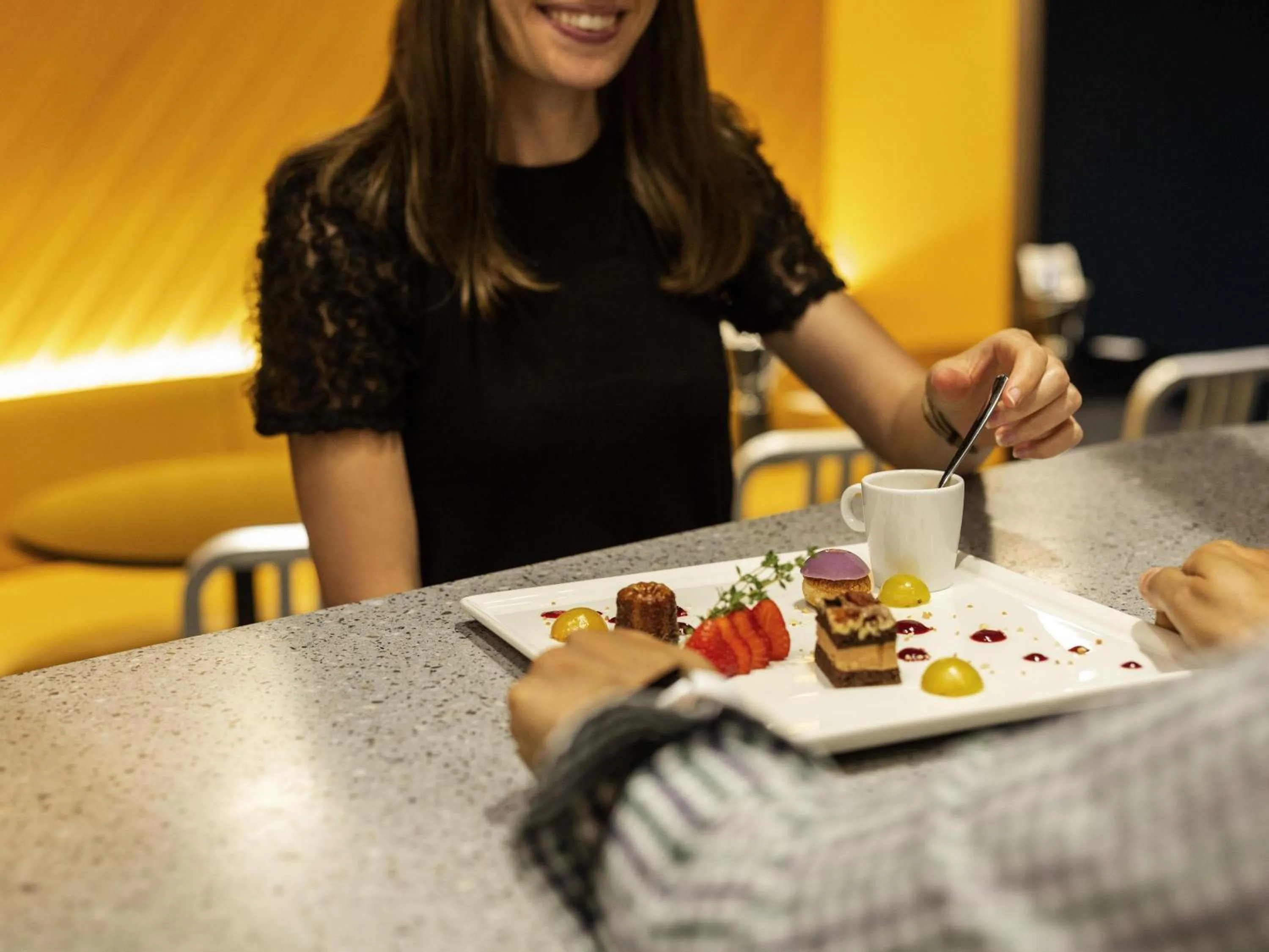 Lounge or bar in ibis Strasbourg Centre Les Halles