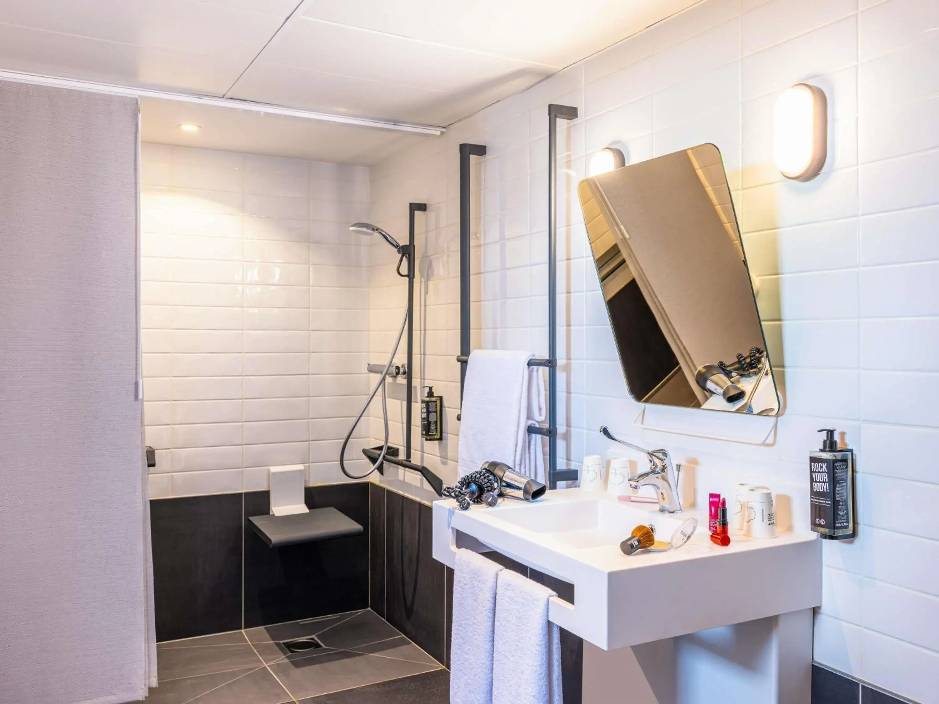 Bedroom in ibis Strasbourg Centre Les Halles Bedroom in ibis Strasbourg Centre Les Halles