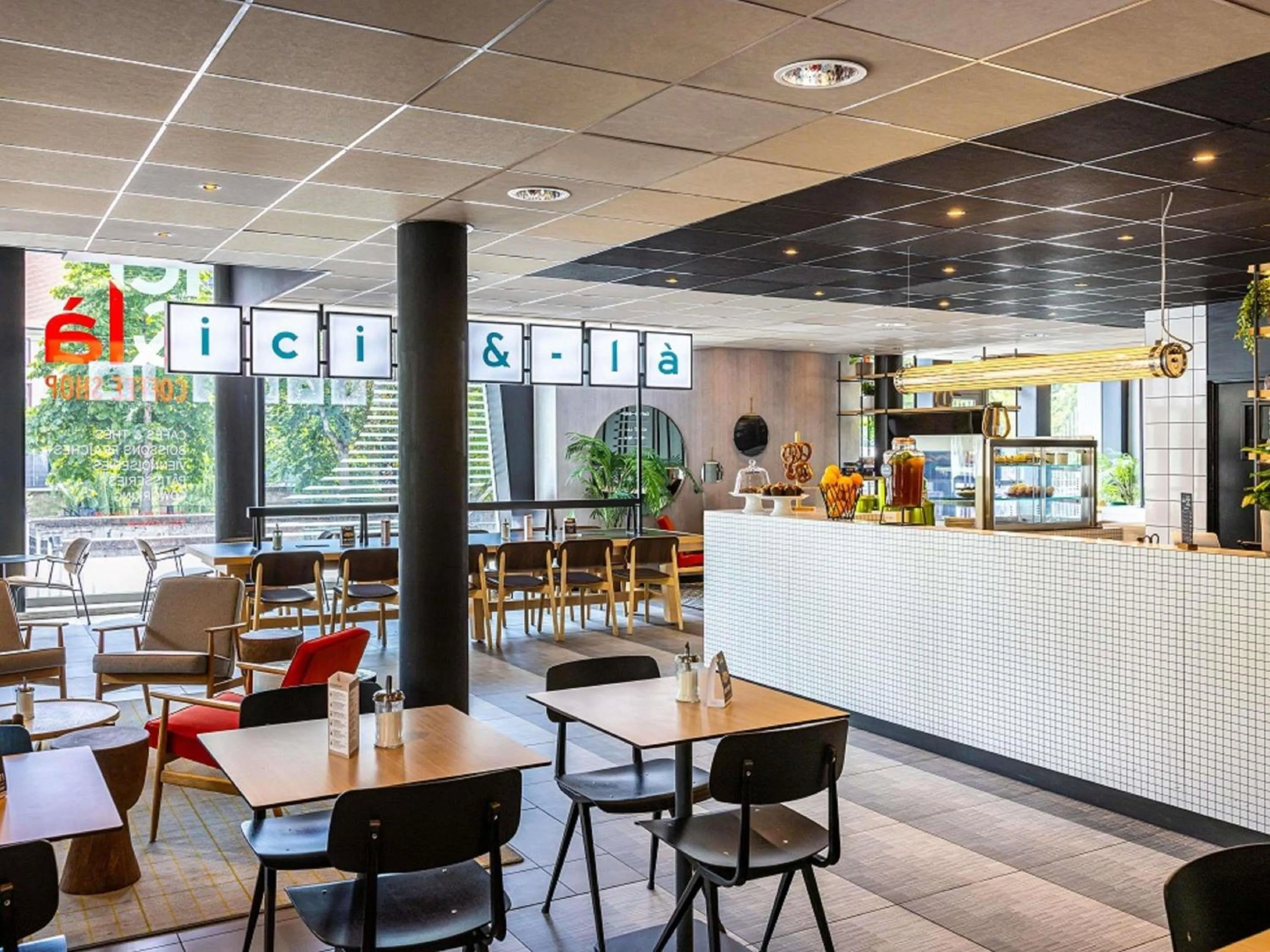 Restaurant/places to eat in ibis Strasbourg Centre Les Halles