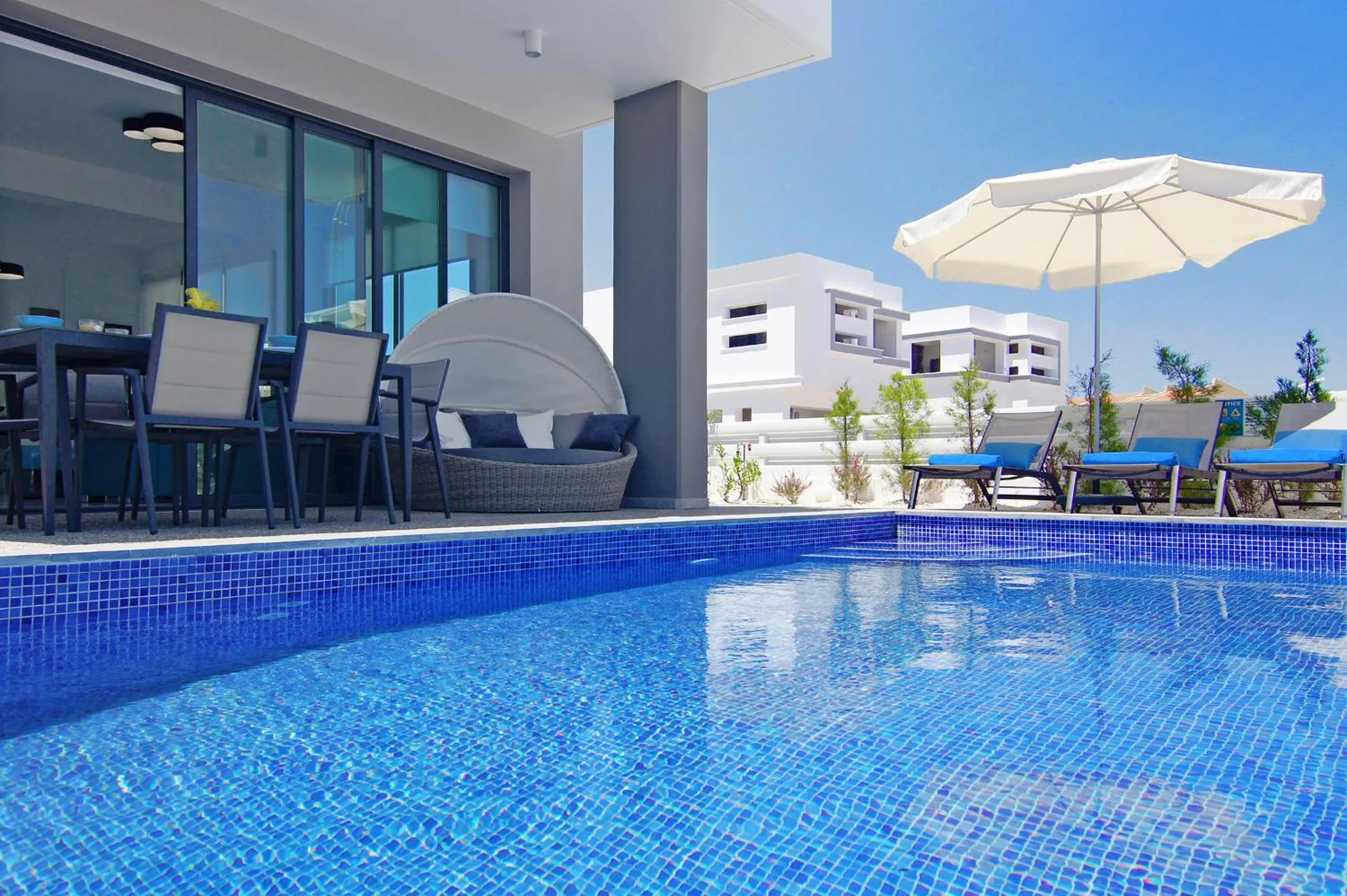 Swimming pool in Villa Melody