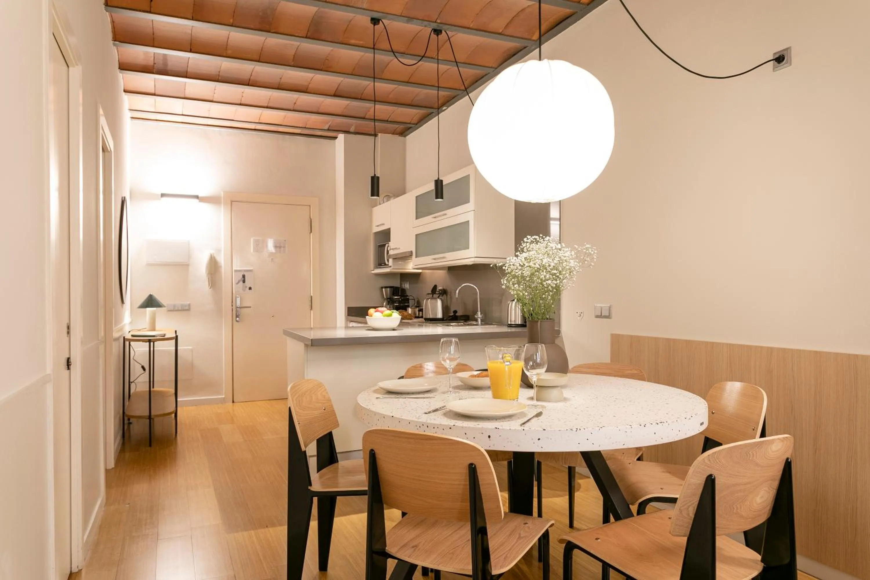 Dining area in Aspasios Las Ramblas Apartments