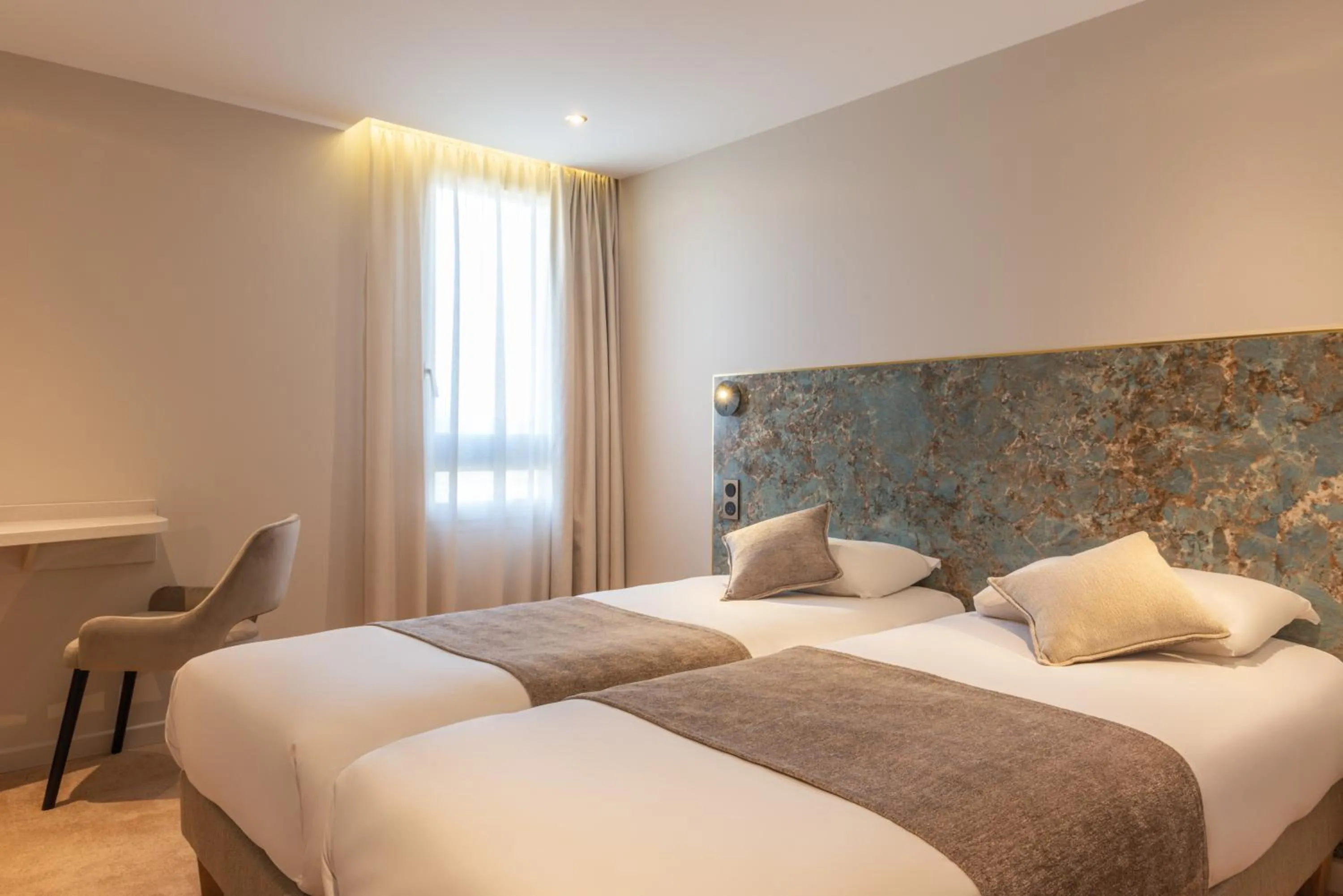 Bed in The Originals Boutique, Hôtel Porte de Dieppe