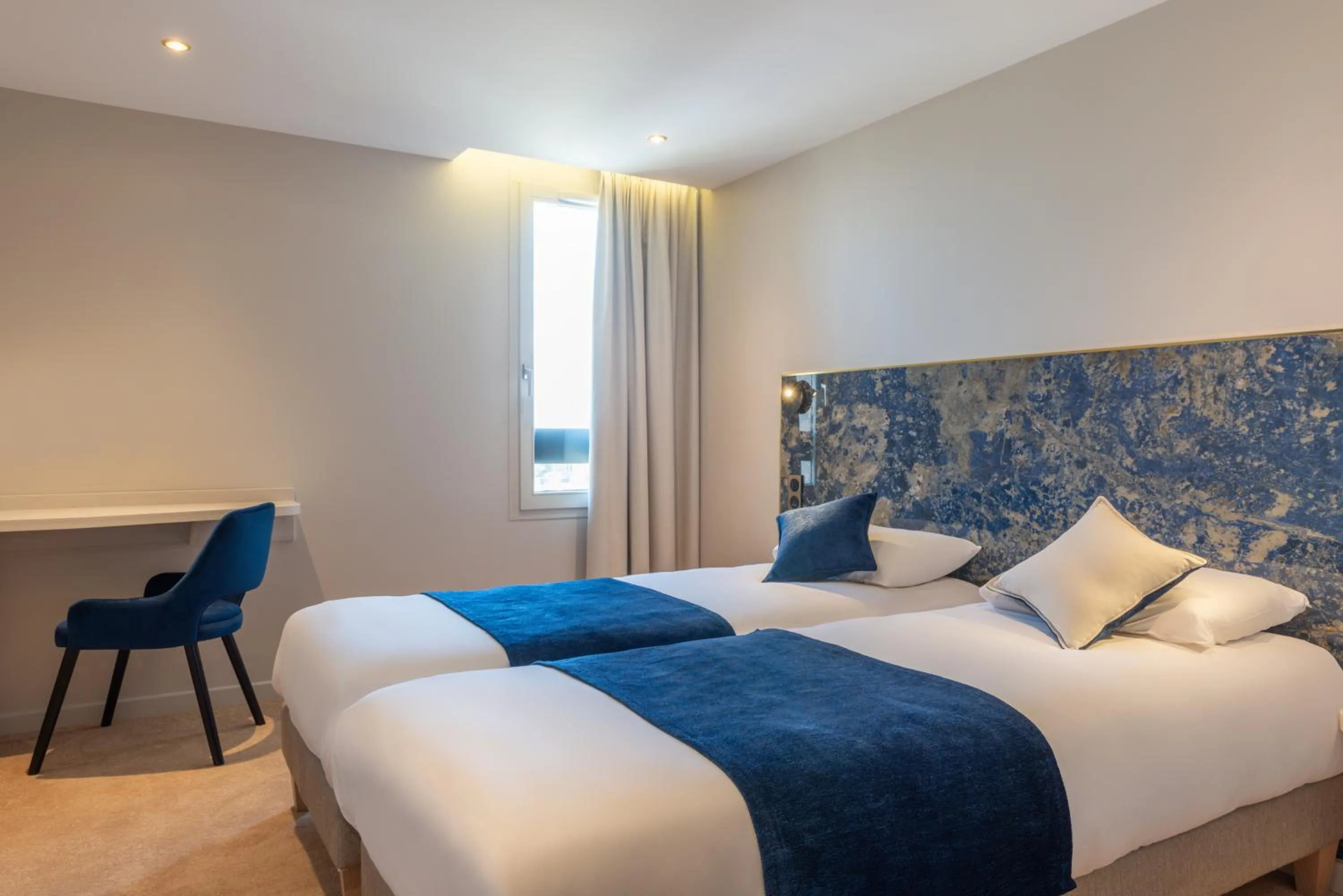 Bed in The Originals Boutique, Hôtel Porte de Dieppe