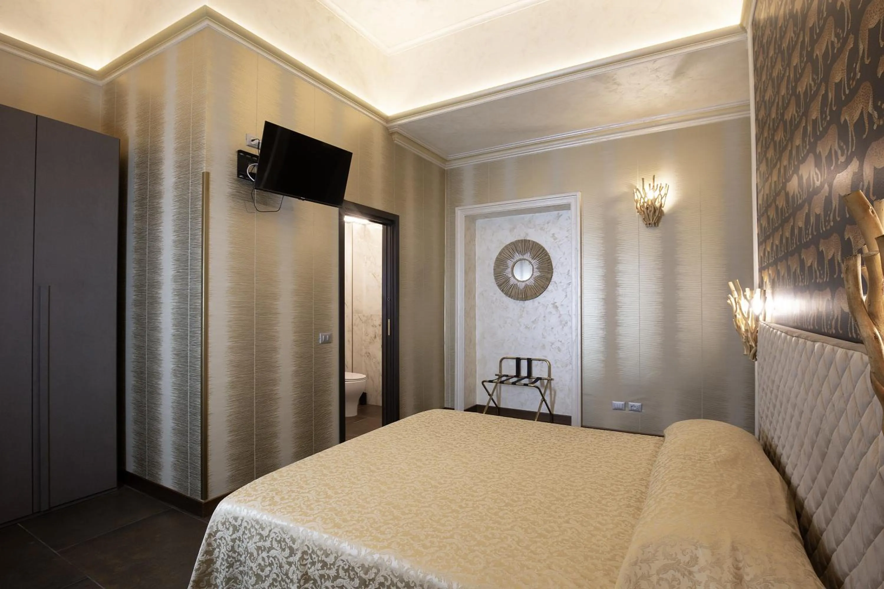 Photo of the whole room, Bed in Antica Dimora Delle Cinque Lune