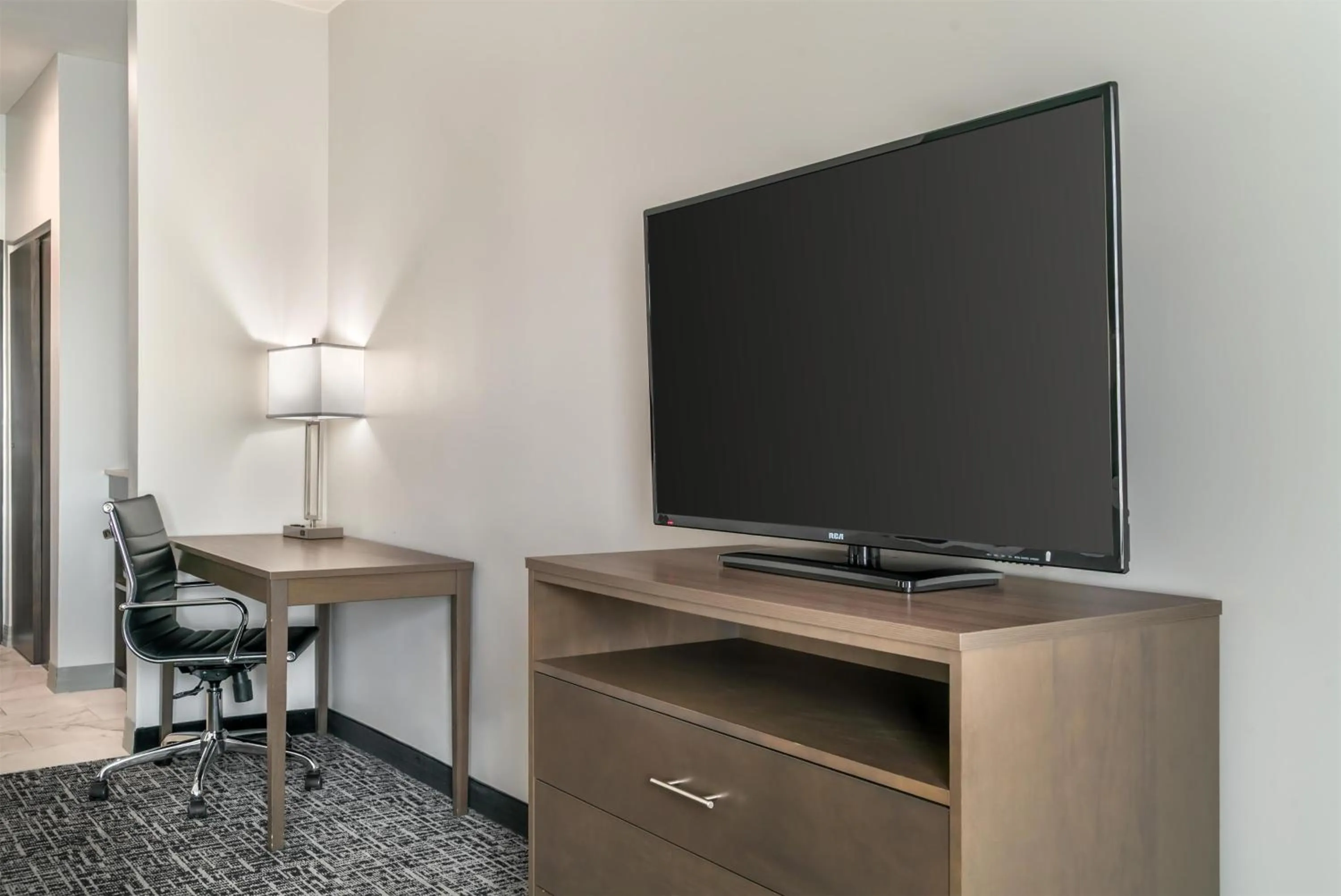 Bedroom in Best Western Plus Wayland Hotel