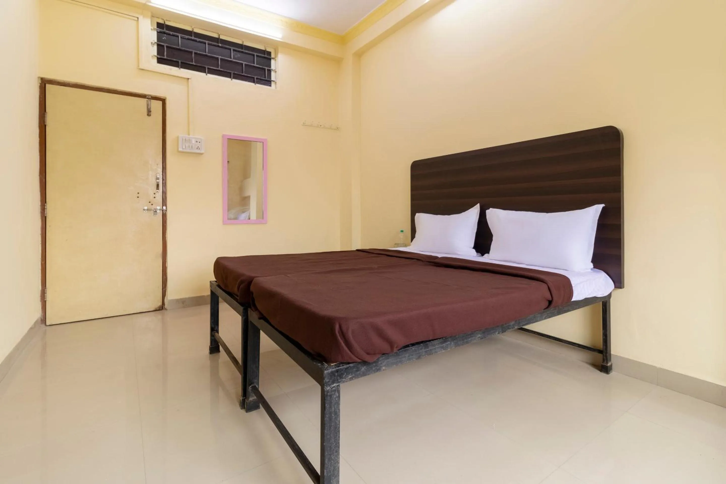 Bedroom, Bed in SPOT ON Shree Gajanan