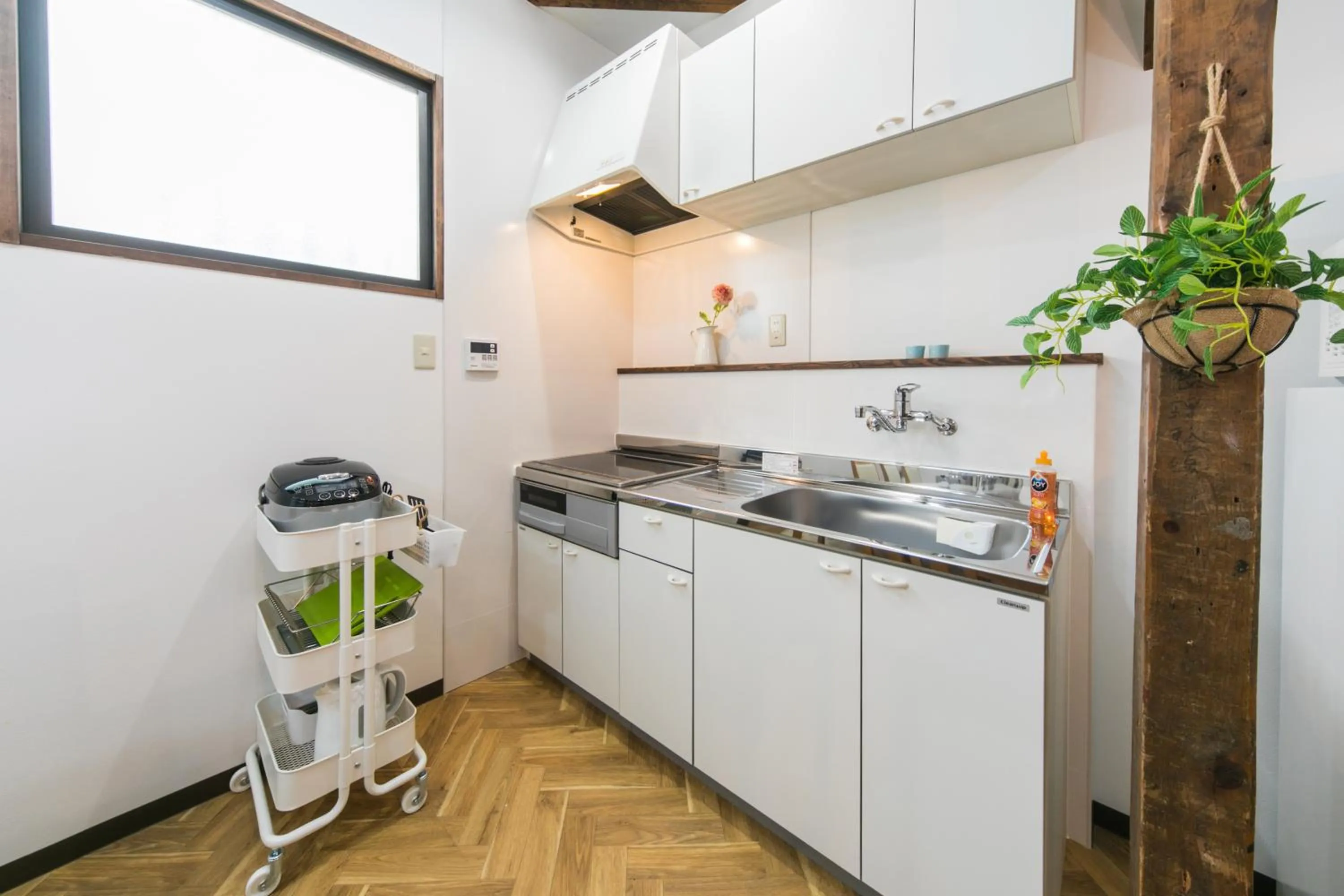 Kitchen or kitchenette in Nao's House USJ 一軒家貸切