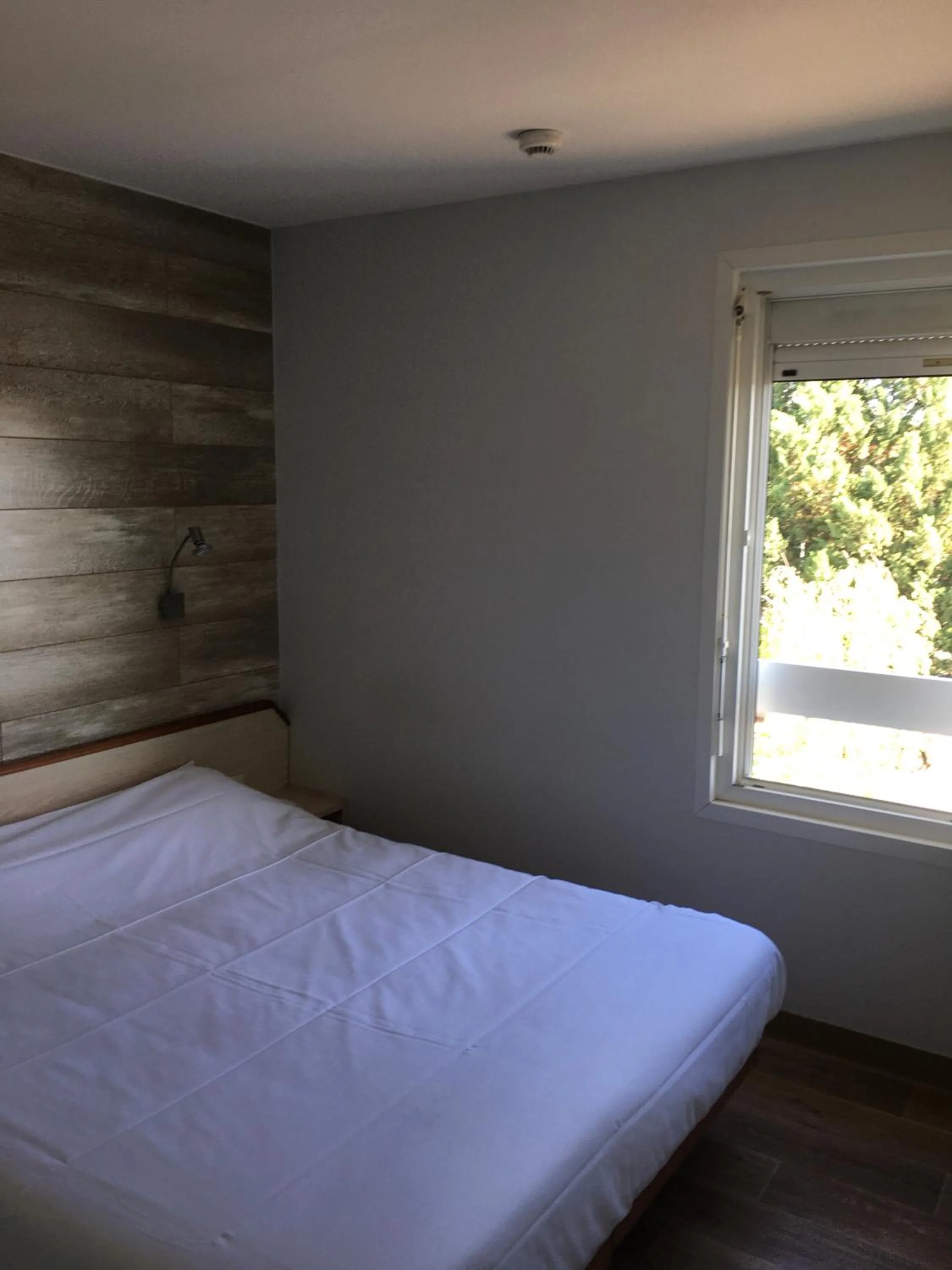 Property building, Bed in Fast Hotel Colmar Houssen
