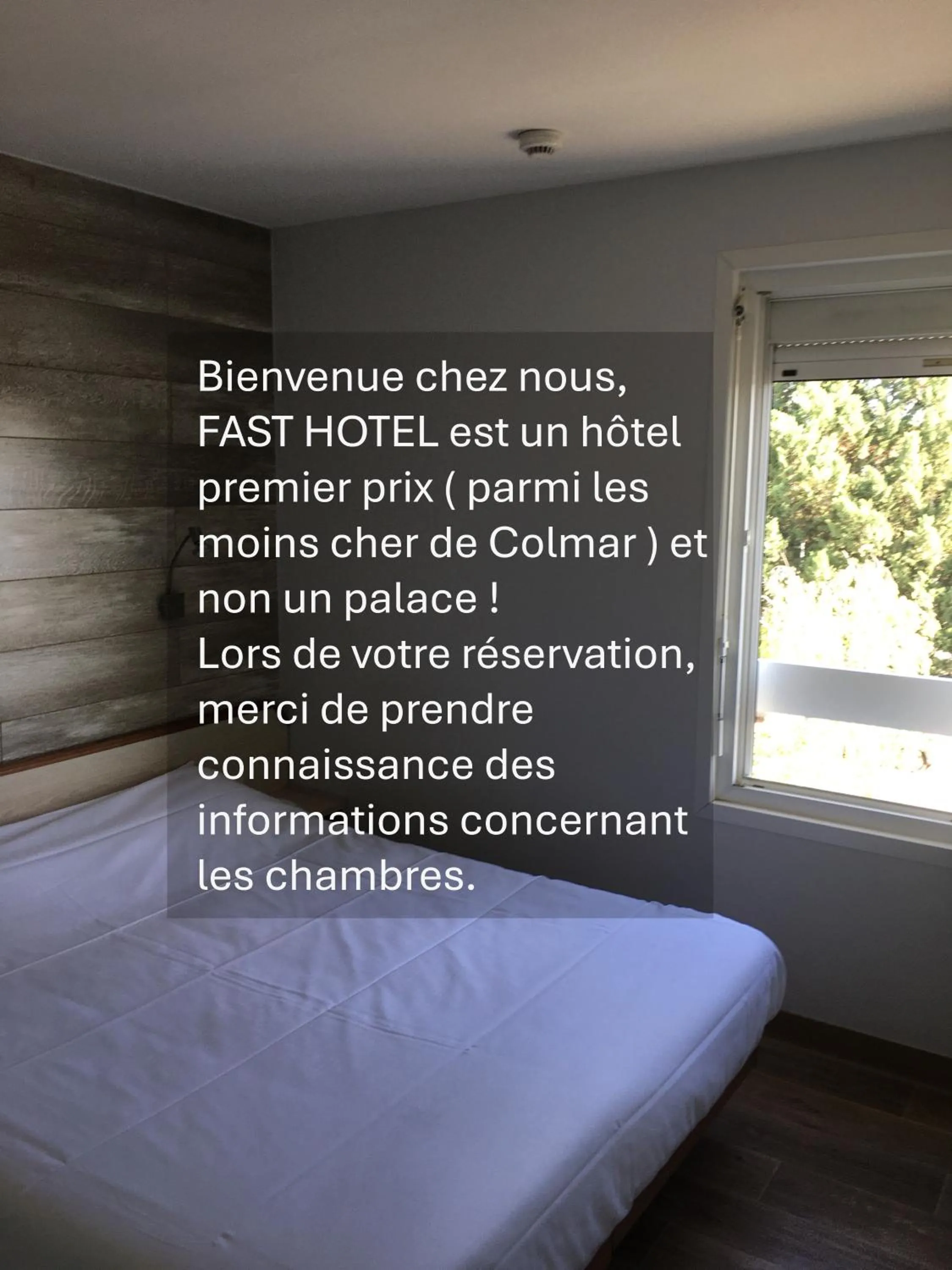 Property building, Bed in Fast Hotel Colmar Houssen