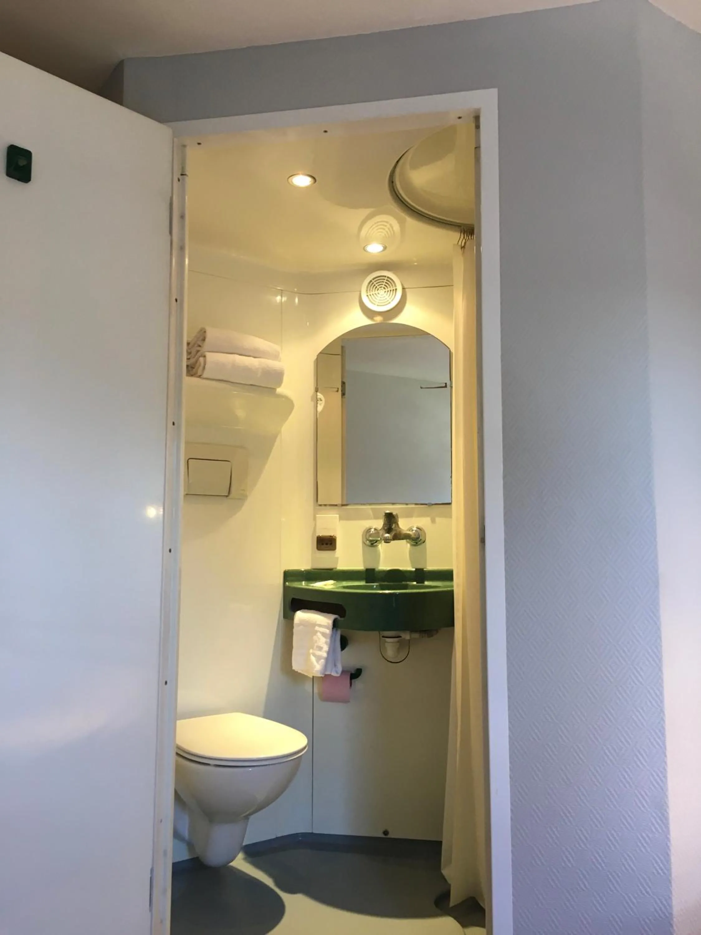 Bathroom in Fast Hotel Colmar Houssen
