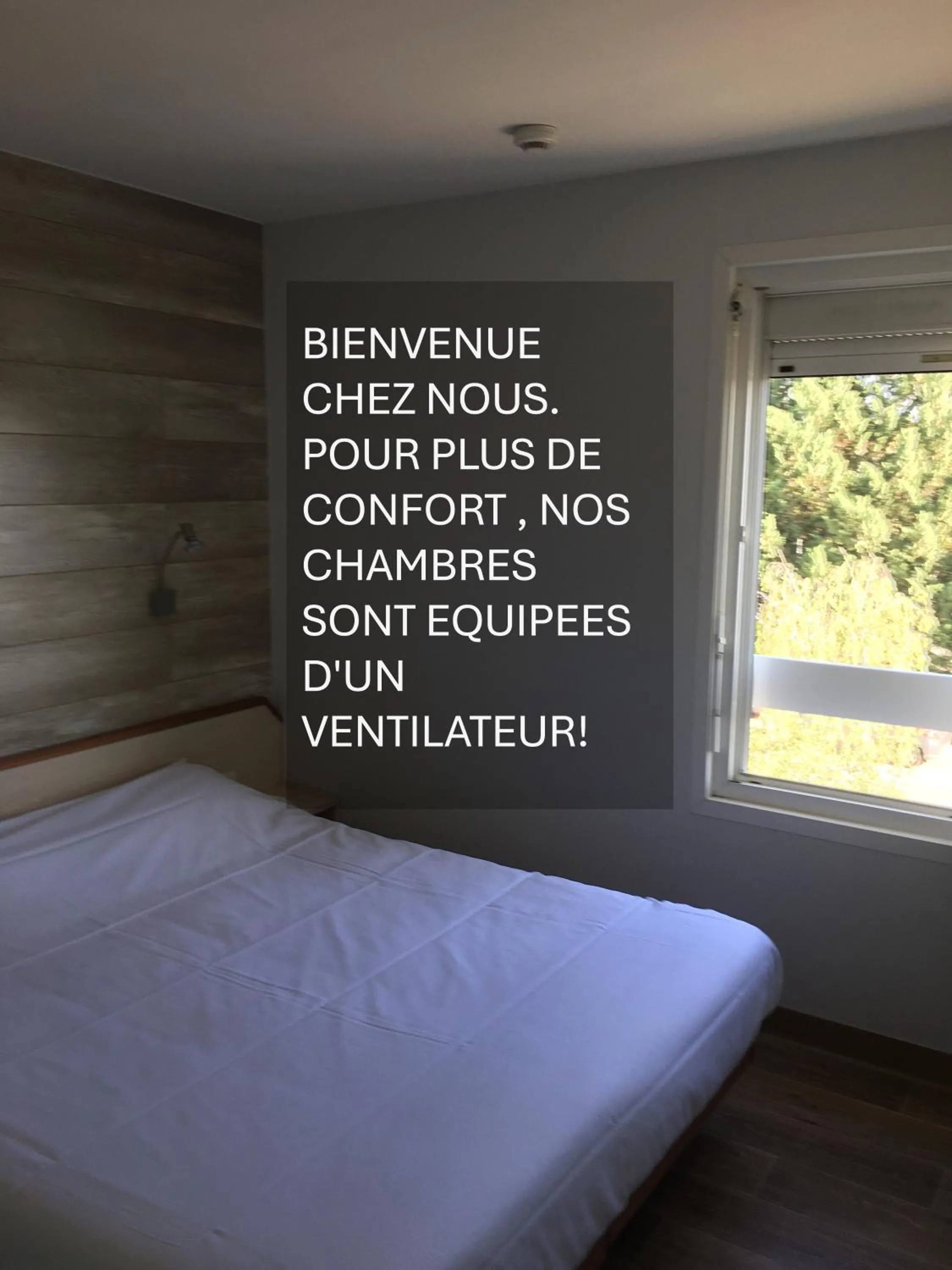 Property building, Bed in Fast Hotel Colmar Houssen