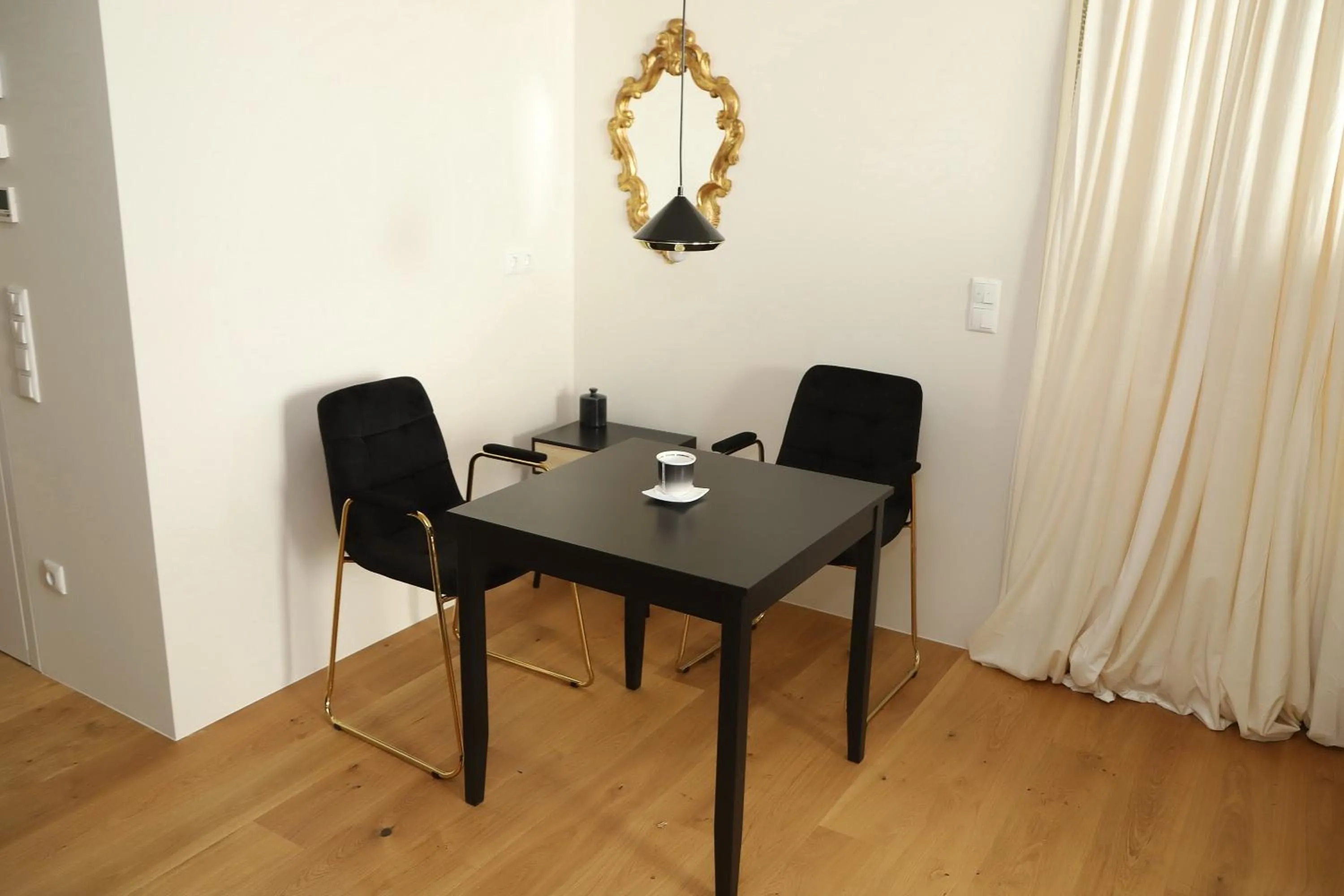 Dining area in Das Stadthouse
