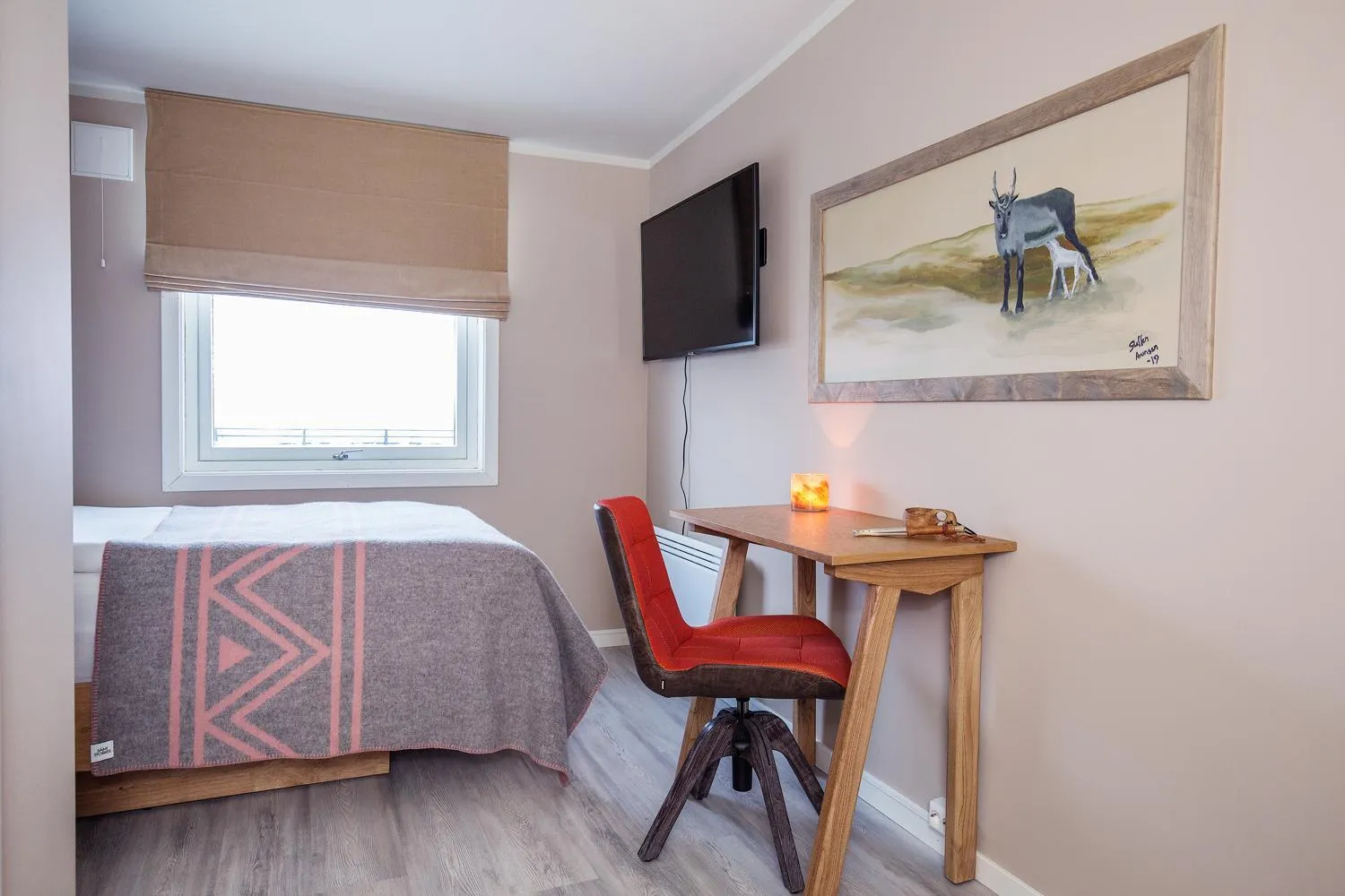 Bed in 8 Seasons Hotel