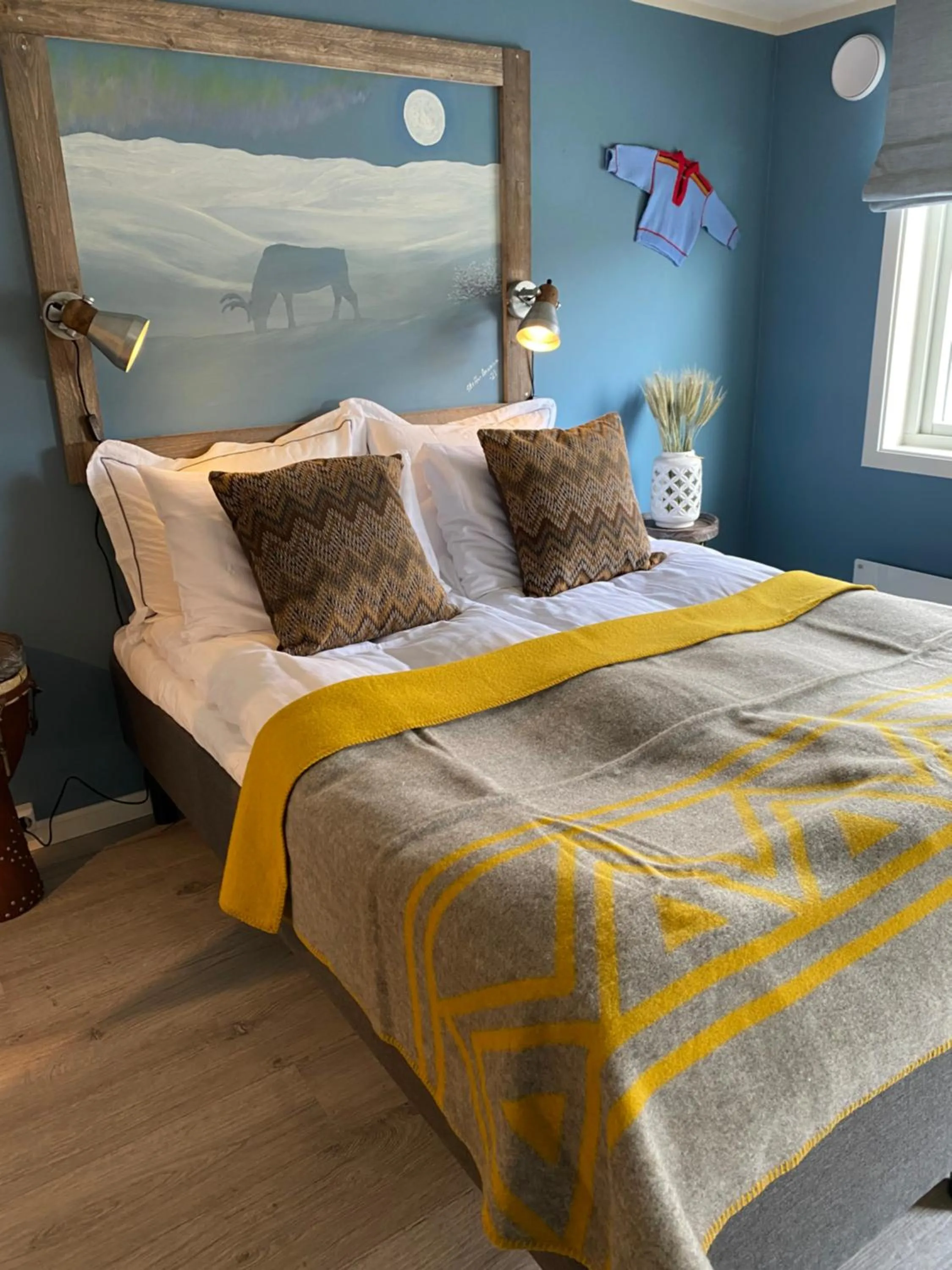 Bed in 8 Seasons Hotel