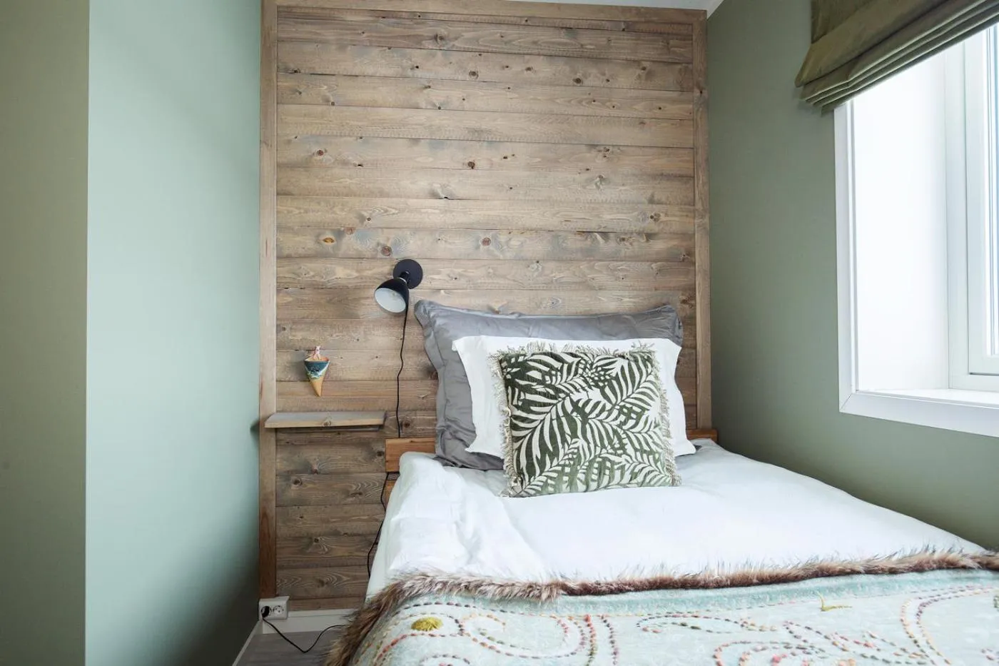 Bed in 8 Seasons Hotel