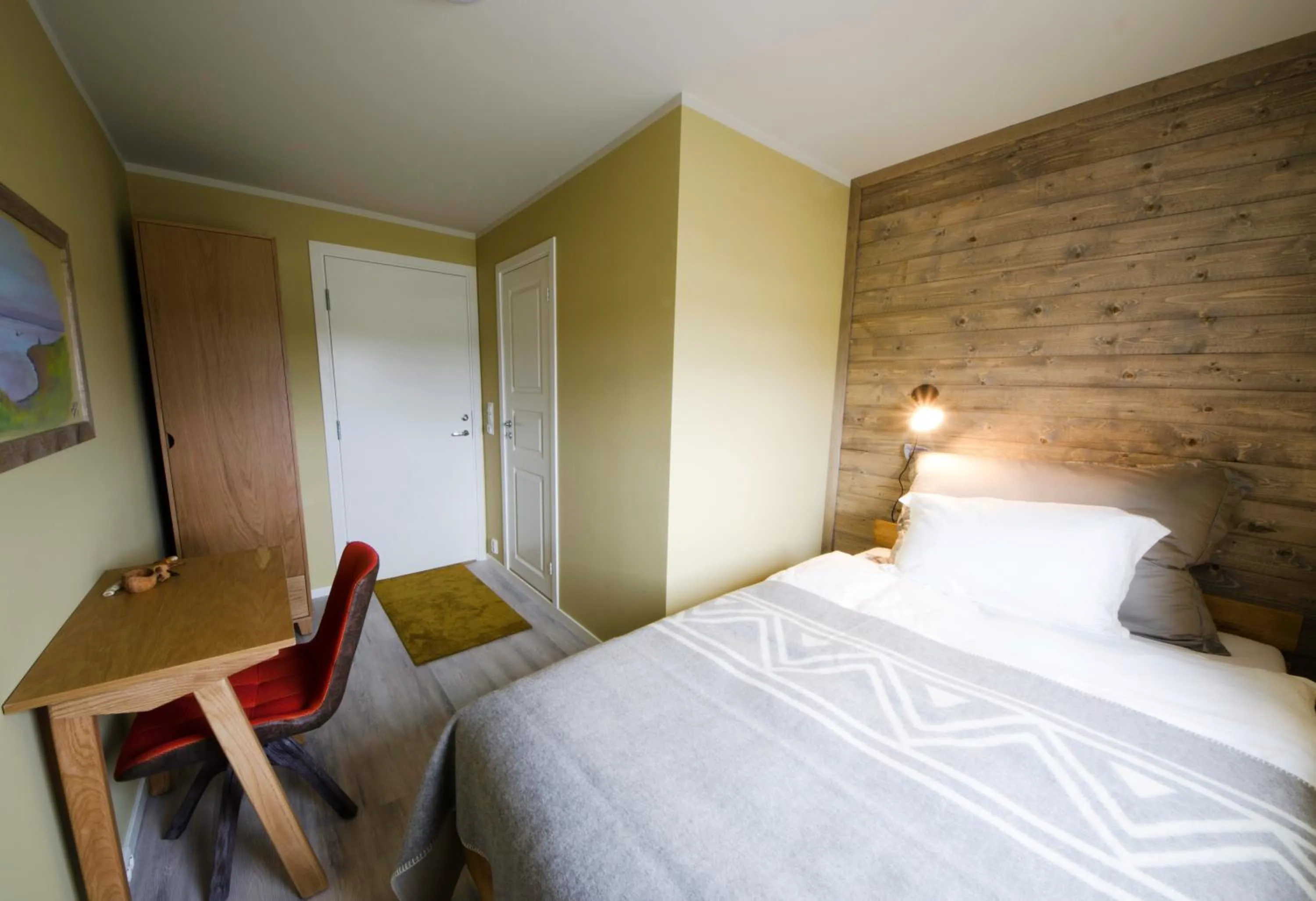 Bed in 8 Seasons Hotel