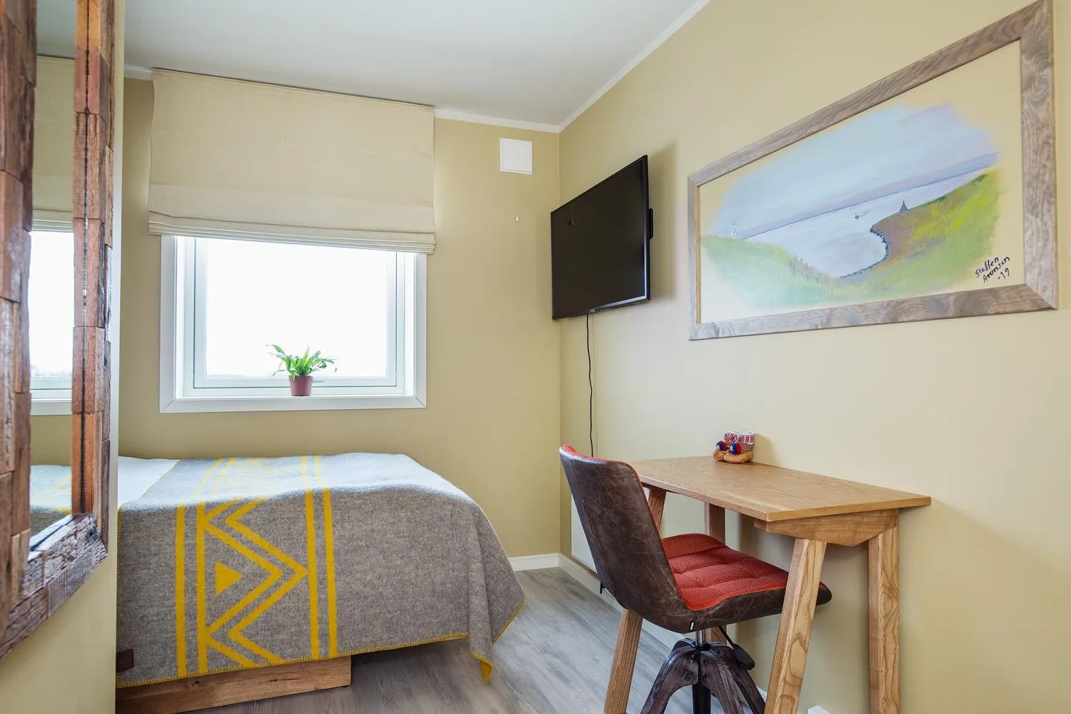 Bed in 8 Seasons Hotel