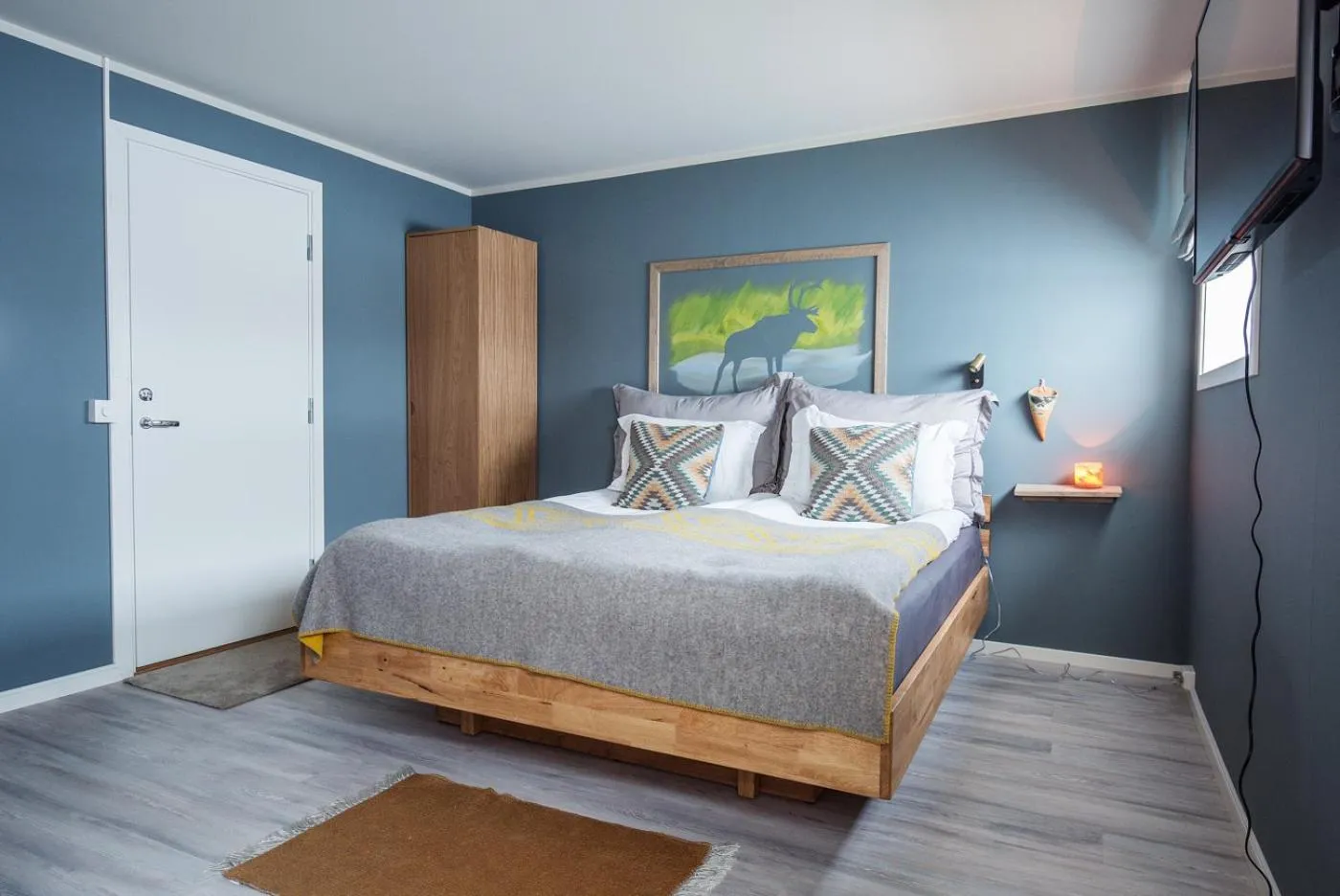 Bed in 8 Seasons Hotel