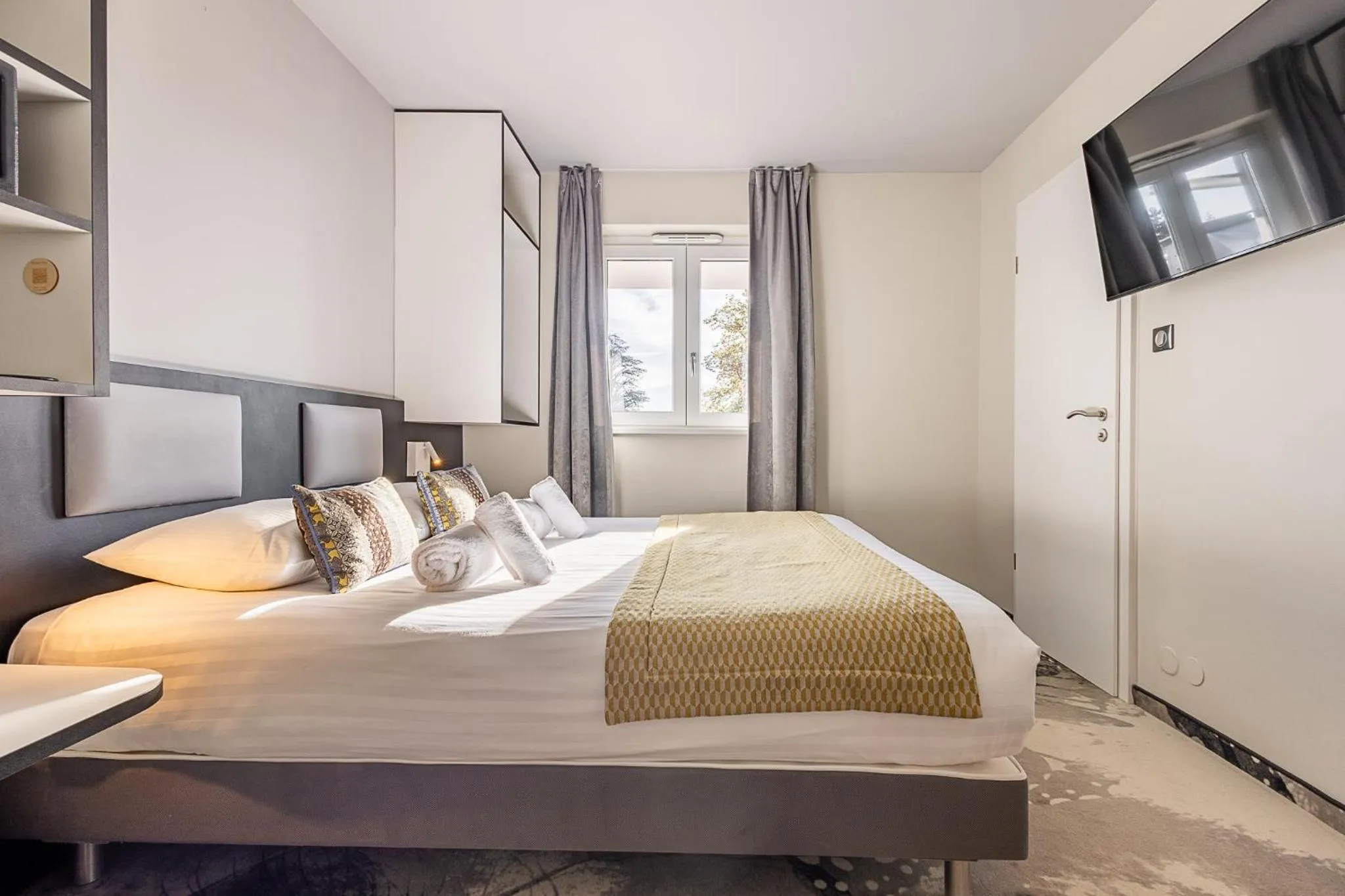 Photo of the whole room, Bed in Brit Hotel, Spa & Restaurant - Colmar Est