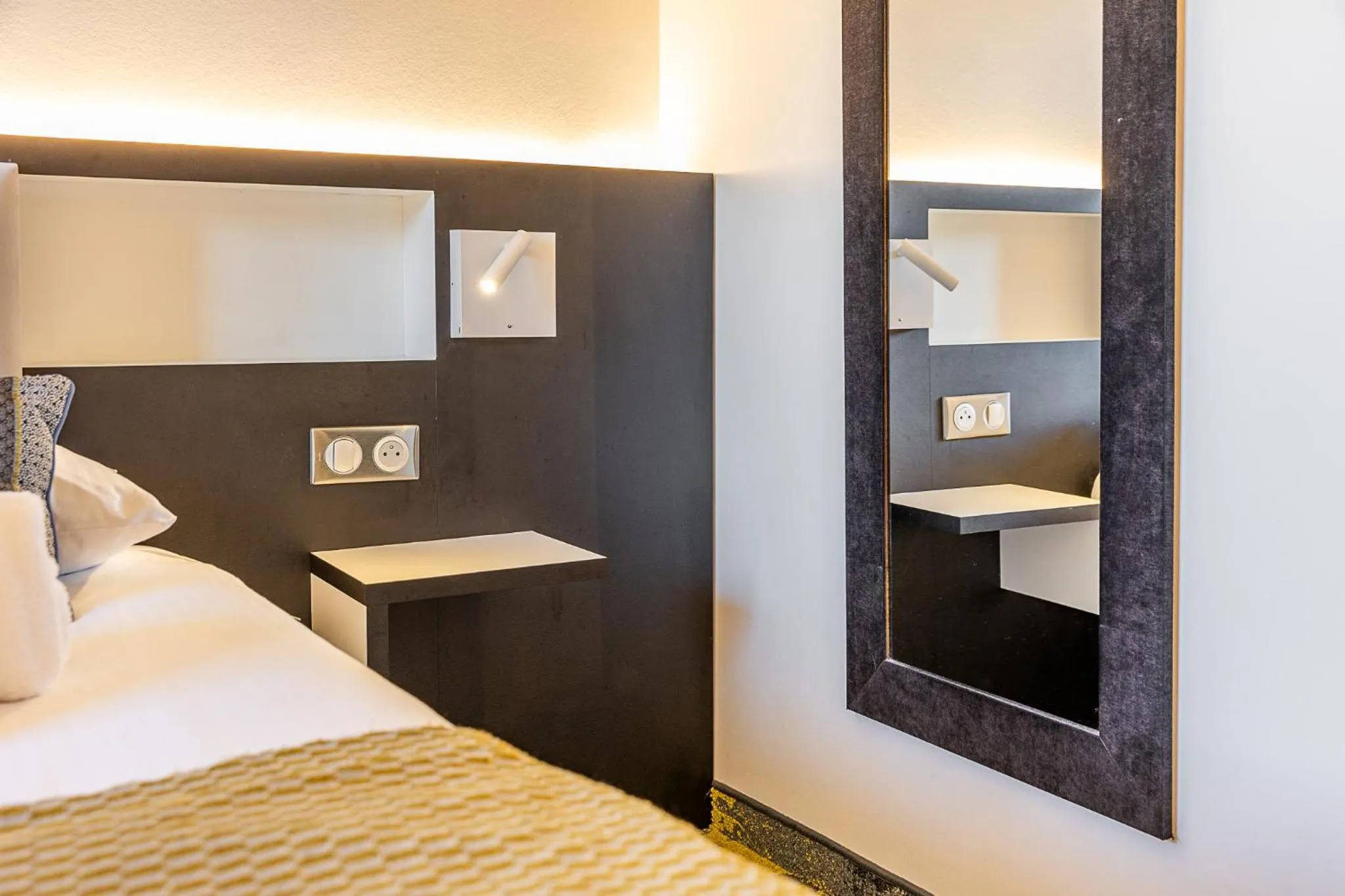 Decorative detail, Bed in Brit Hotel, Spa & Restaurant - Colmar Est