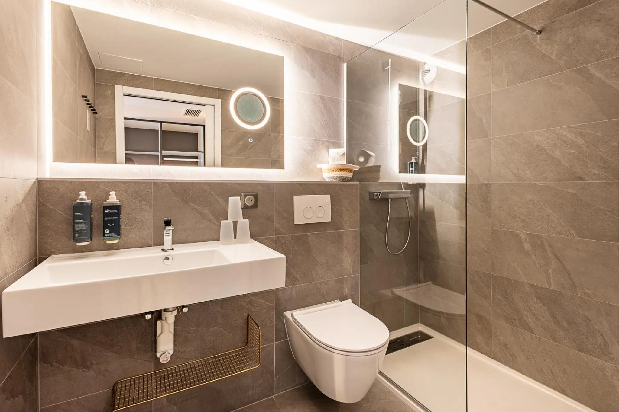 Bathroom in Brit Hotel, Spa & Restaurant - Colmar Est