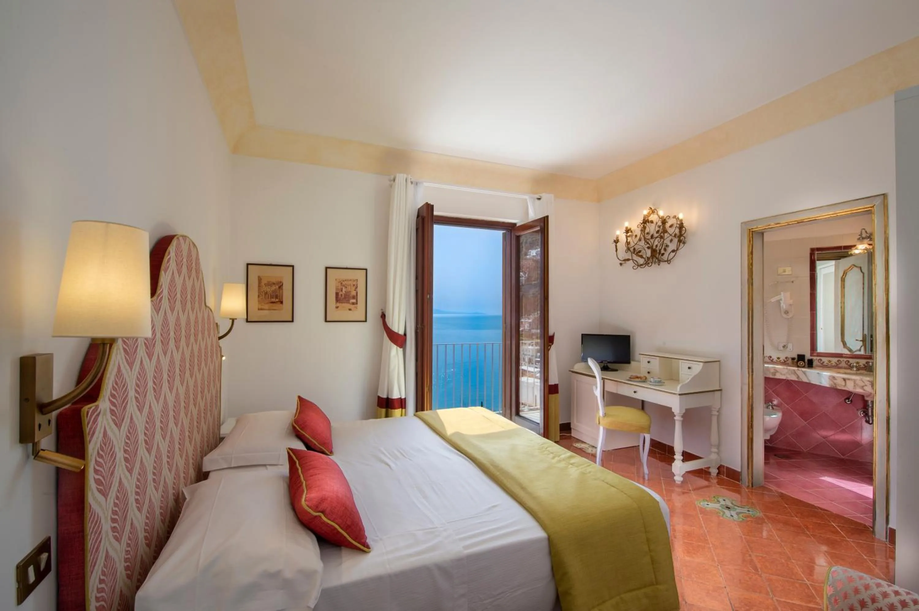 Sea view, Bed in Hotel Casa Albertina