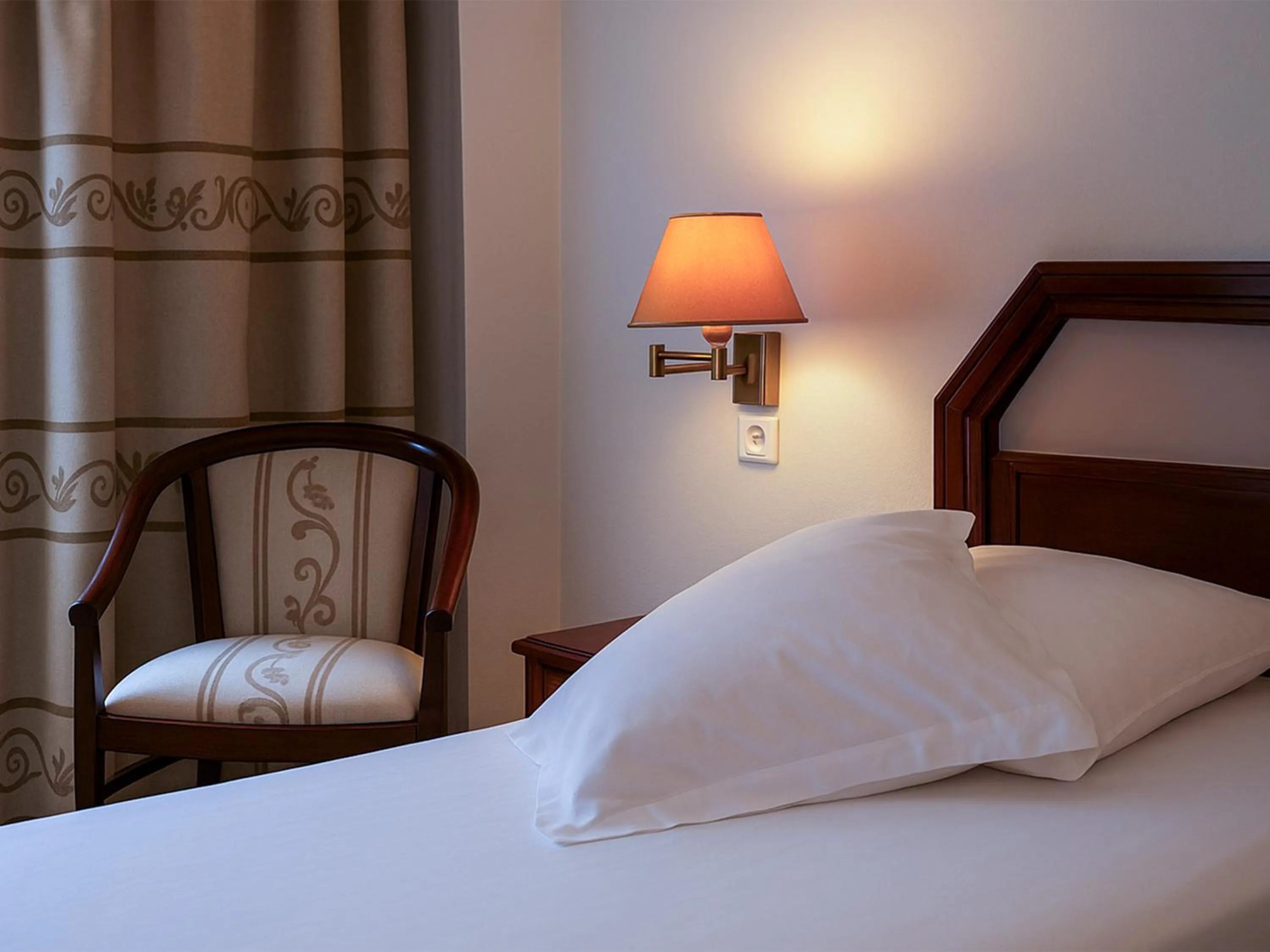 Property building, Bed in Hotel Du Parc - Mulhouse Centre