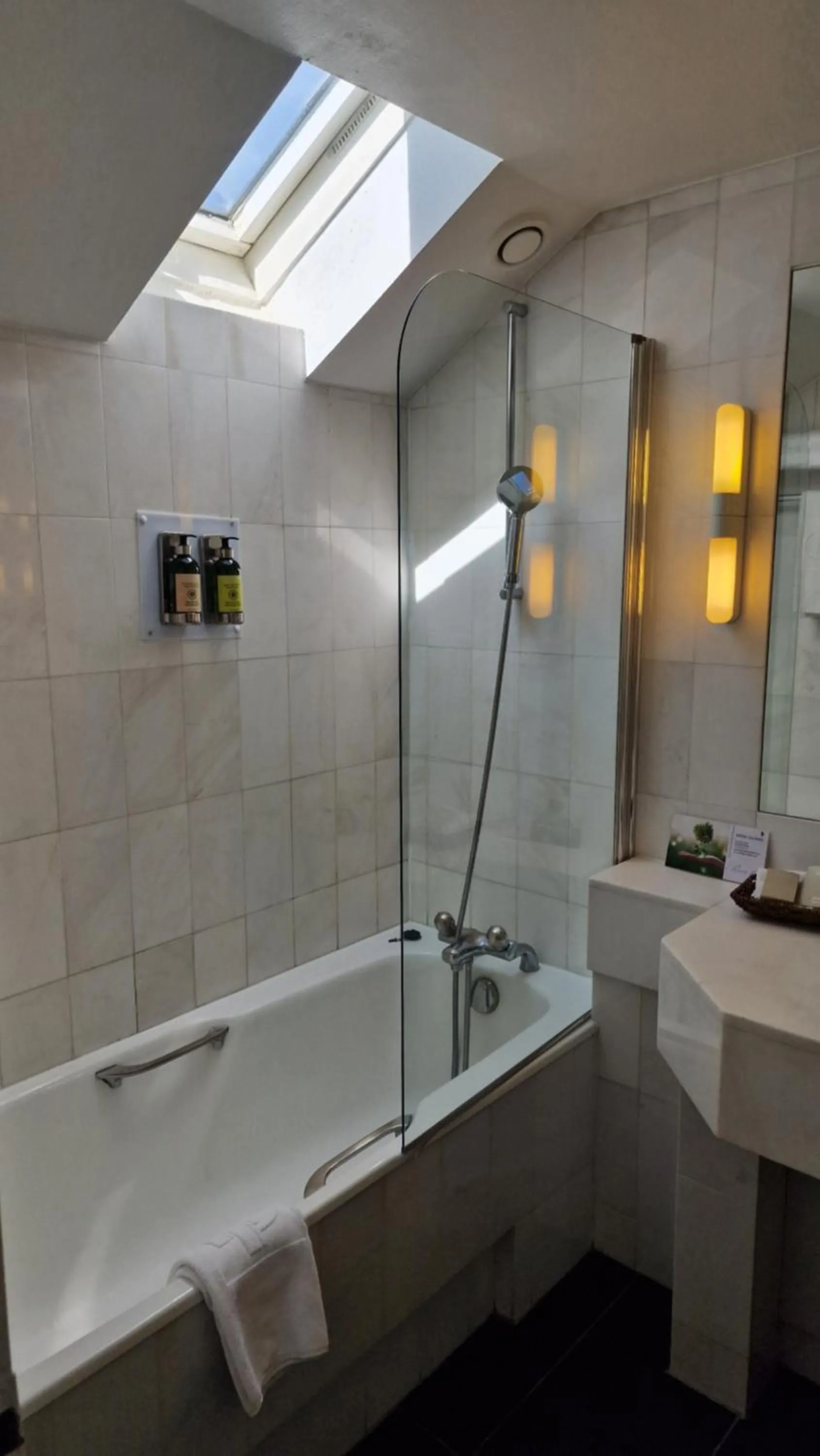 Bathroom in Hotel Du Parc - Mulhouse Centre