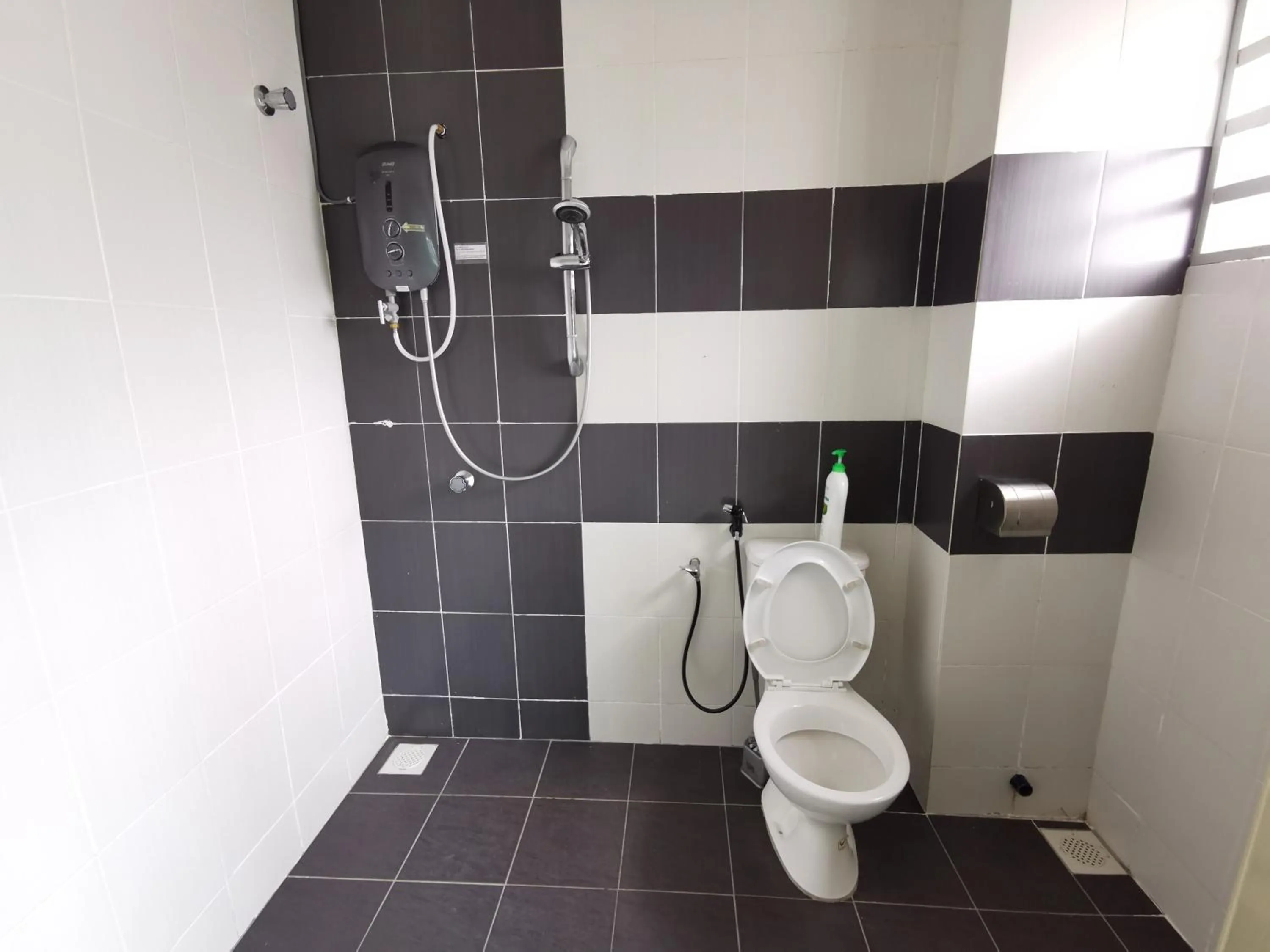 Bathroom in The Woodz Homestay - 2 Storey Landed House