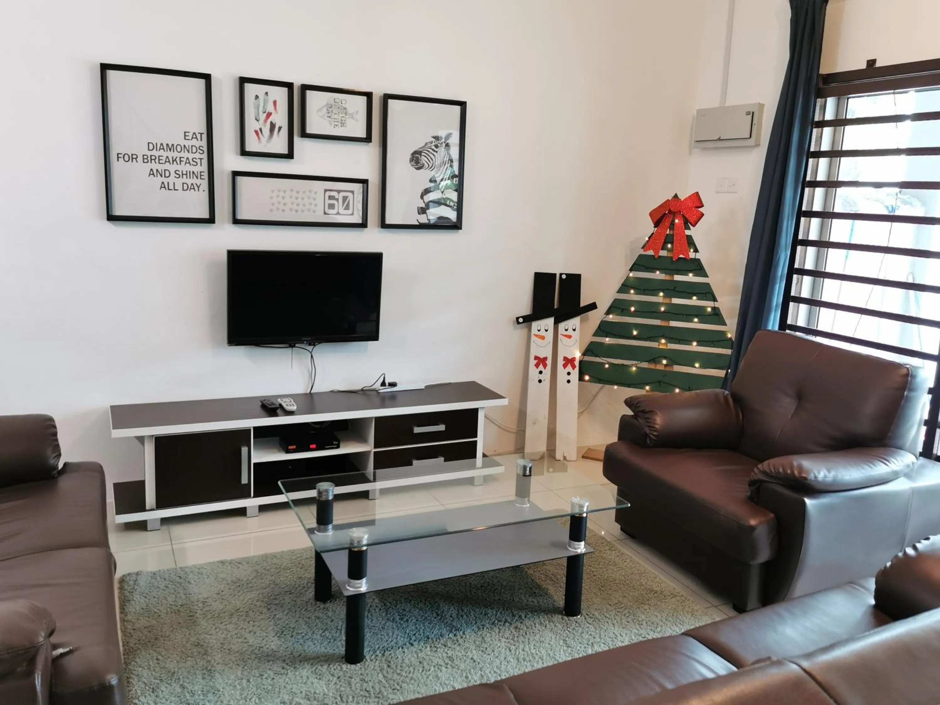 TV and multimedia in The Woodz Homestay - 2 Storey Landed House