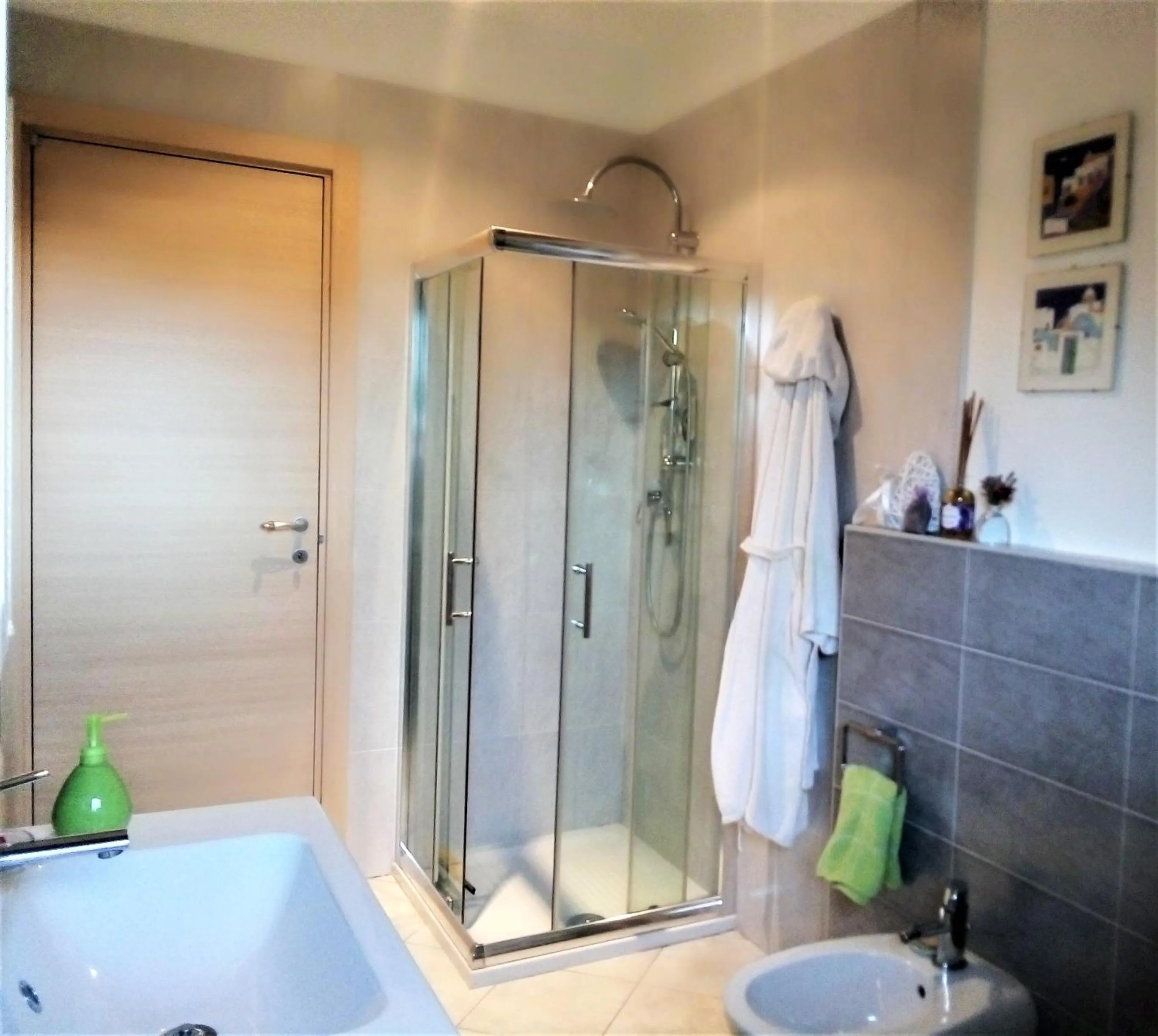 Shower in Timo e Rosmarino