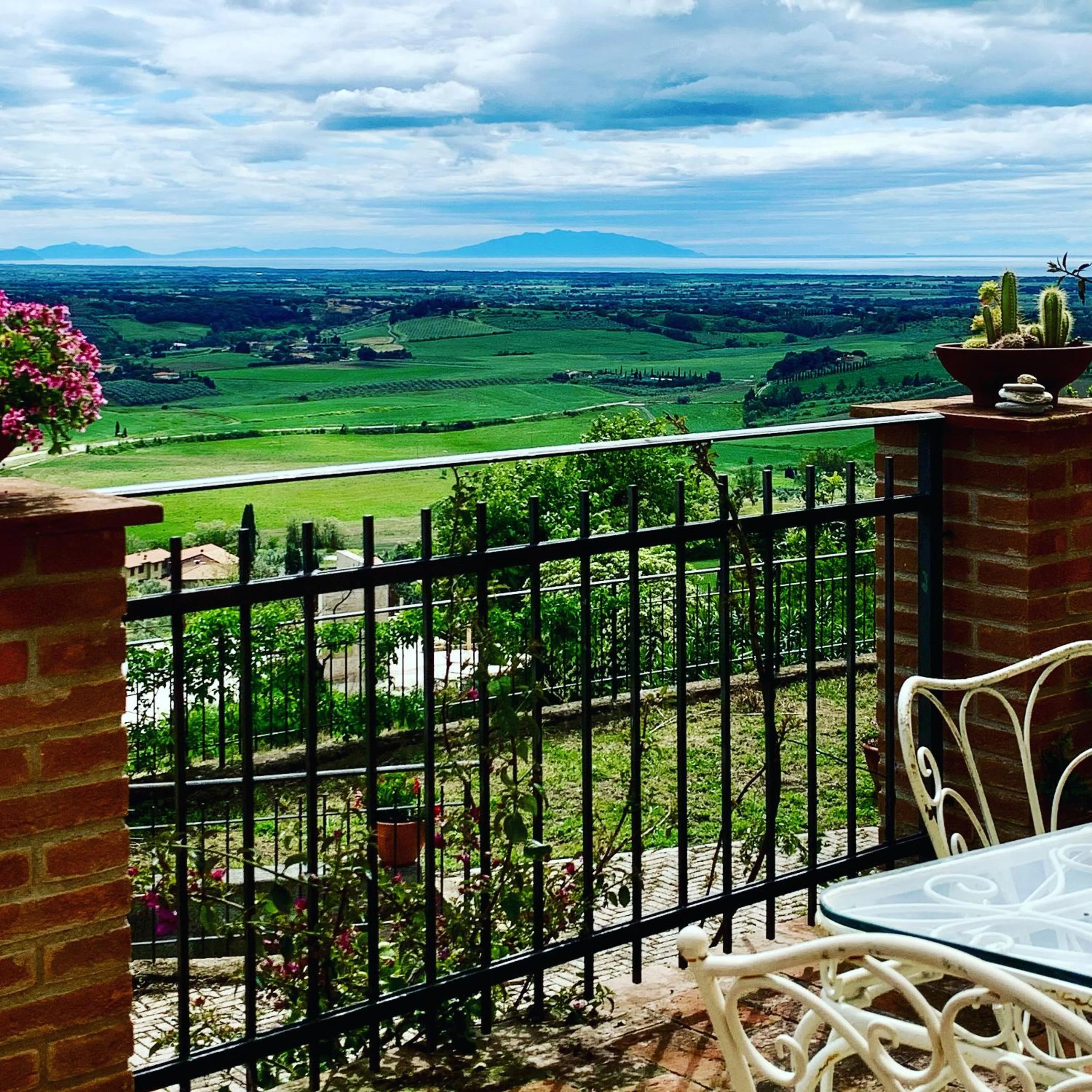 Casa Cerboneschi B&B in a medieval village with Panoramic Tuscan Hills