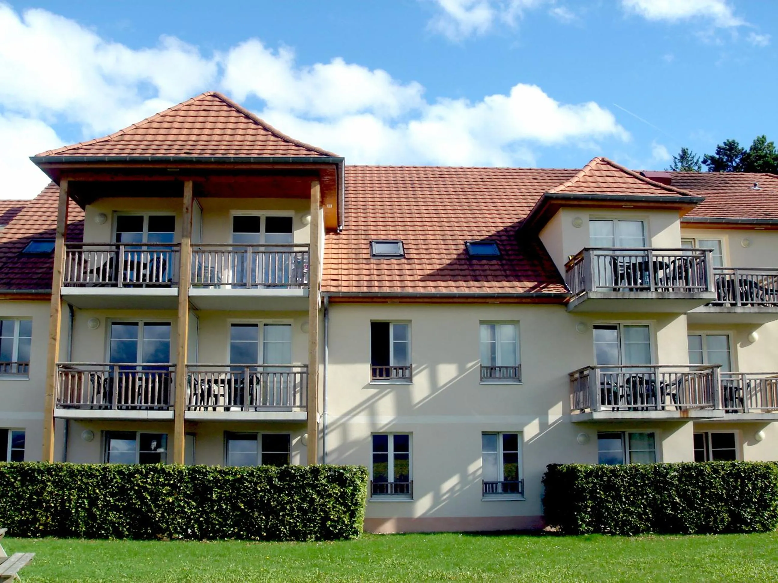 Facade/entrance in Résidence VTF Les Allées du Green