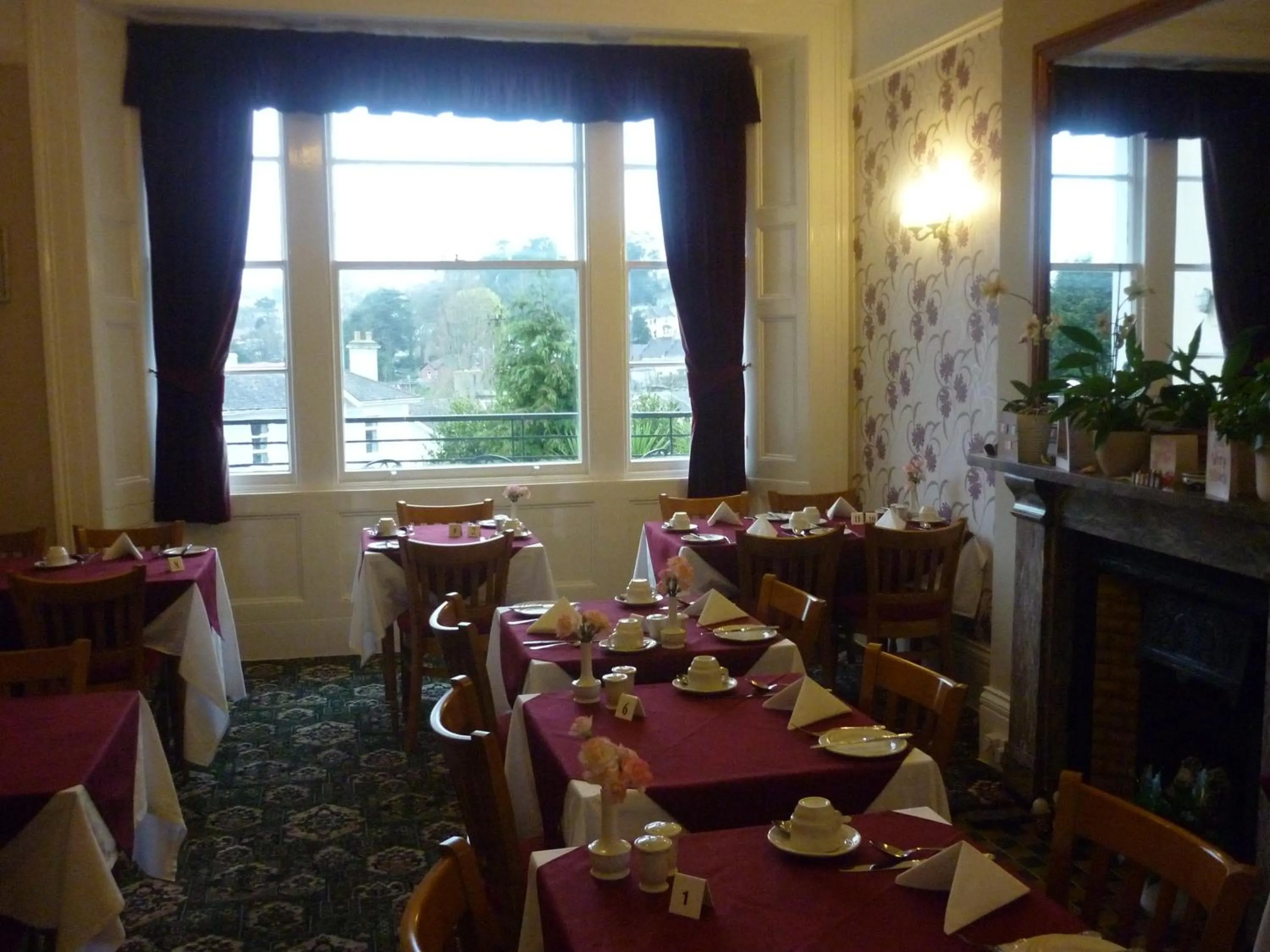 Restaurant/places to eat in Ashwood Grange