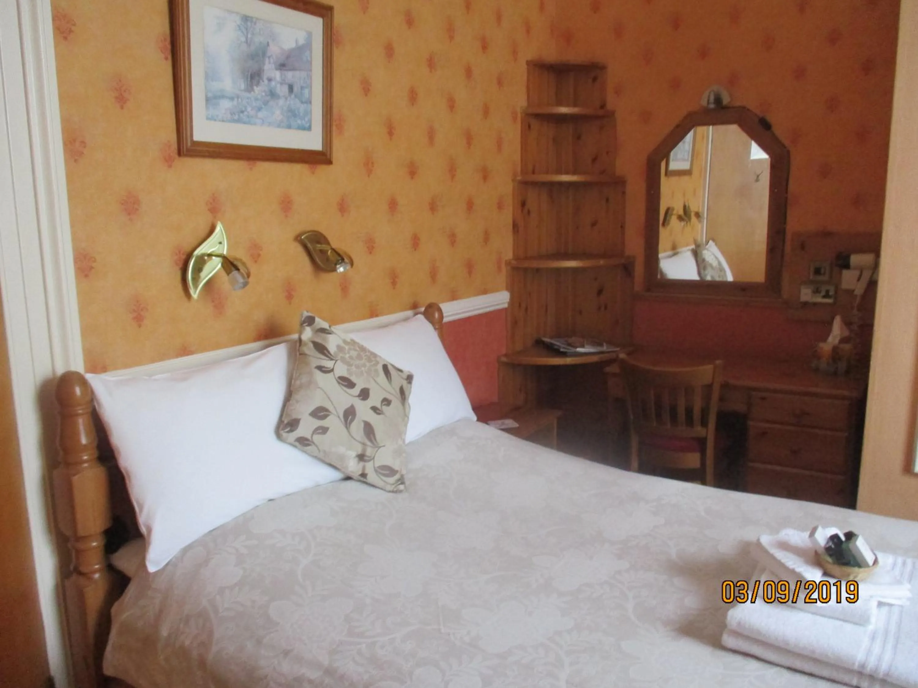 Bedroom, Bed in Ashwood Grange