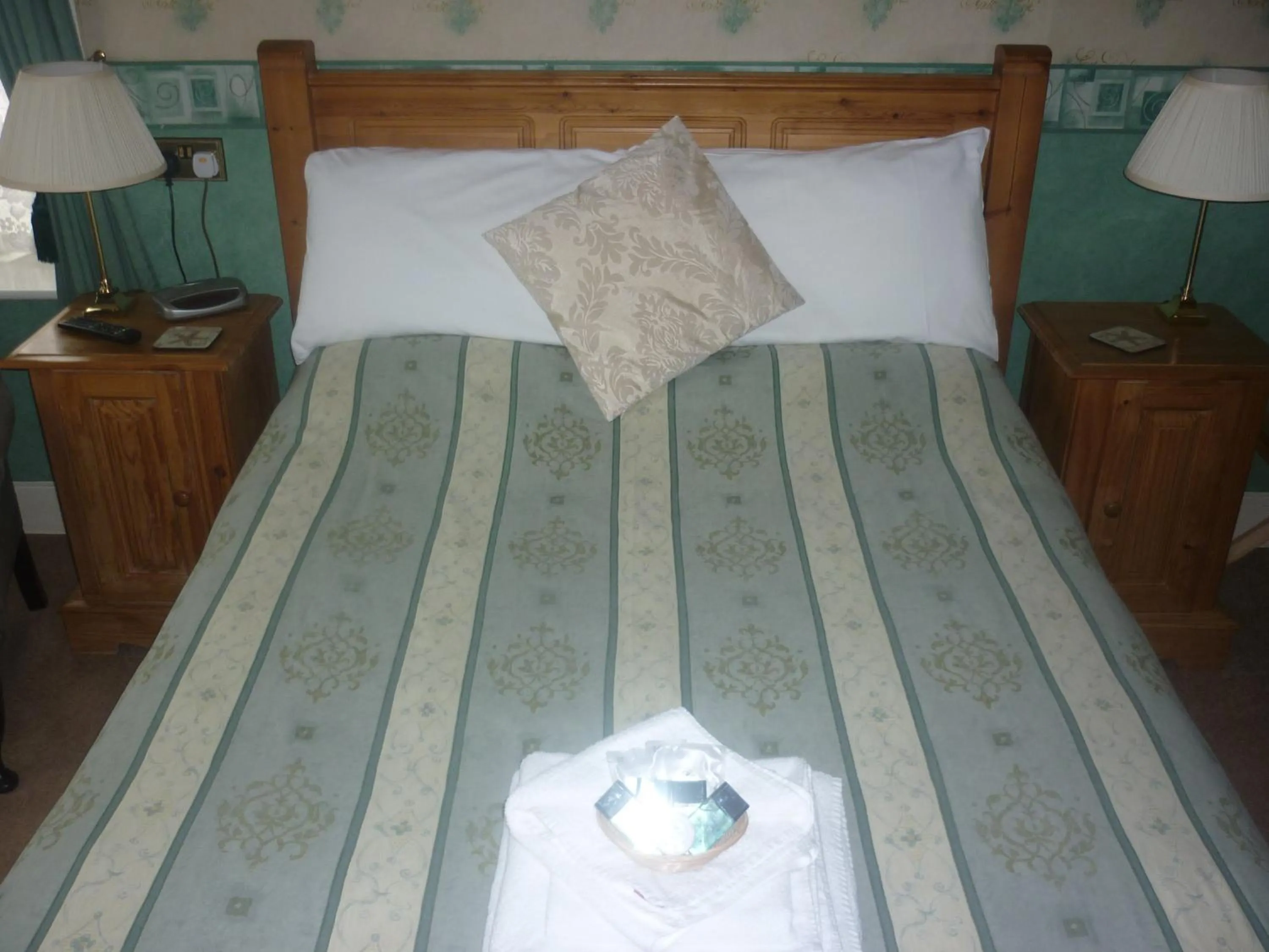 Bedroom, Bed in Ashwood Grange