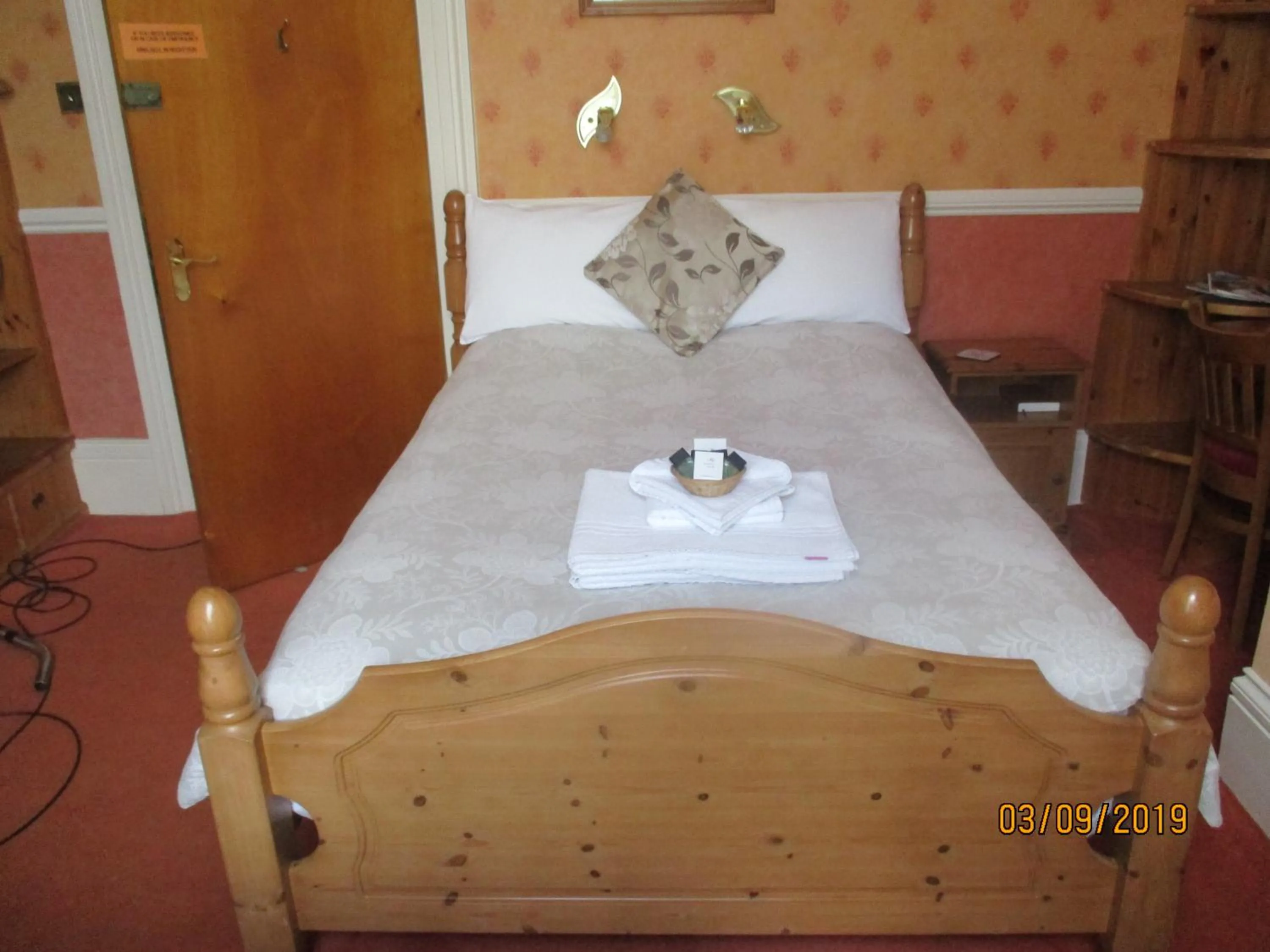Bedroom, Bed in Ashwood Grange