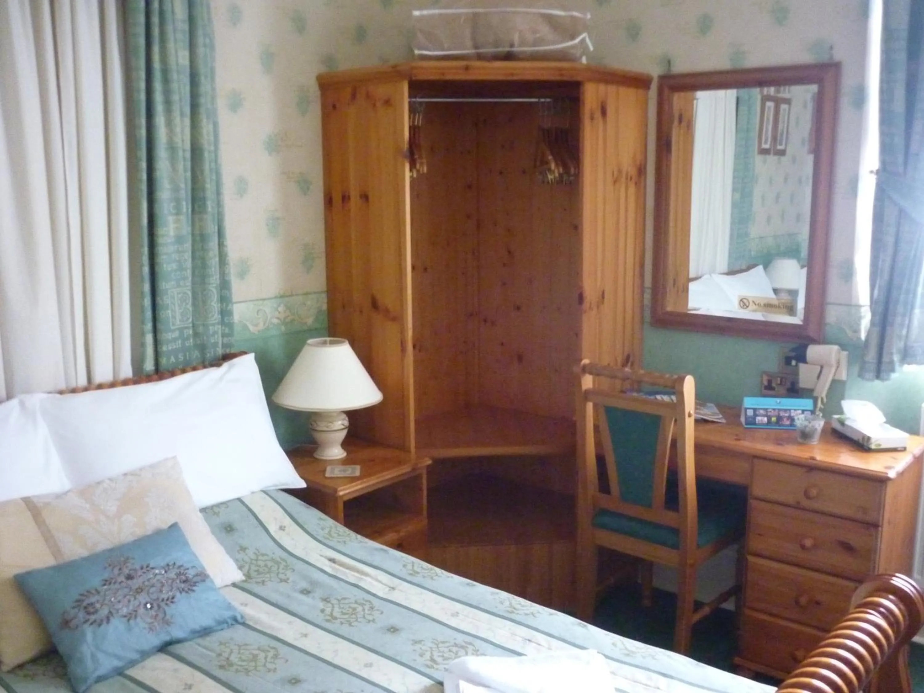 Bedroom, Bed in Ashwood Grange