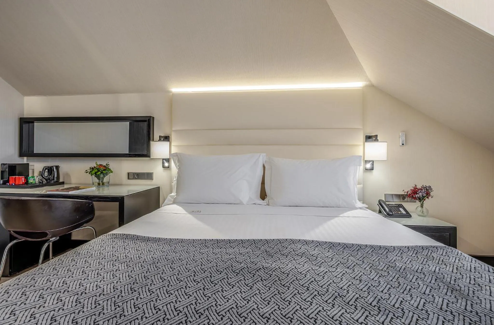 Bedroom, Bed in Hotel Santa Justa